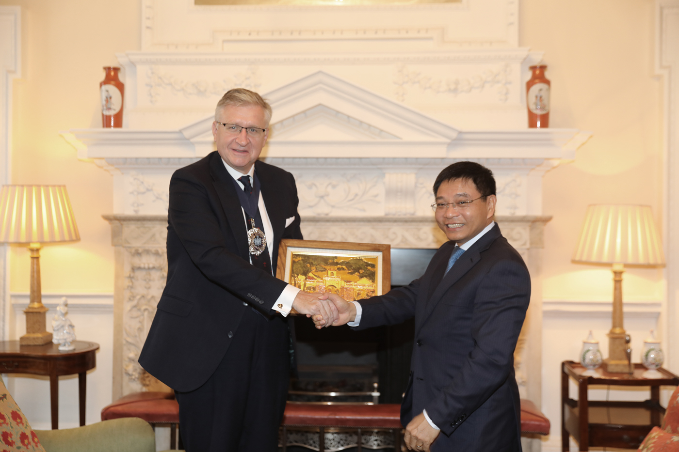 Khu tài chính London phối hợp chặt chẽ với Việt Nam phát triển Trung tâm tài chính quốc tế- Ảnh 1.