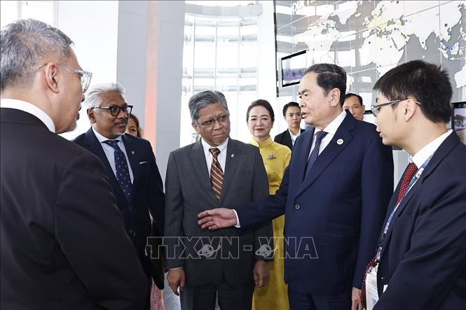 Chủ tịch Quốc hội Trần Thanh Mẫn thăm, làm việc với lãnh đạo Tập đoàn Dầu khí Quốc gia Malaysia- Ảnh 2.