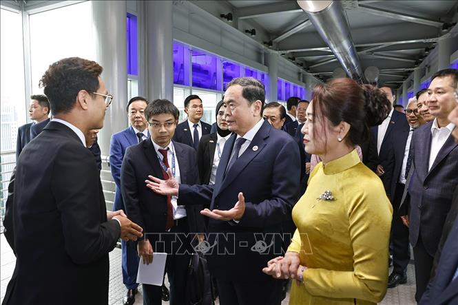 Chủ tịch Quốc hội Trần Thanh Mẫn thăm, làm việc với lãnh đạo Tập đoàn Dầu khí Quốc gia Malaysia- Ảnh 3.