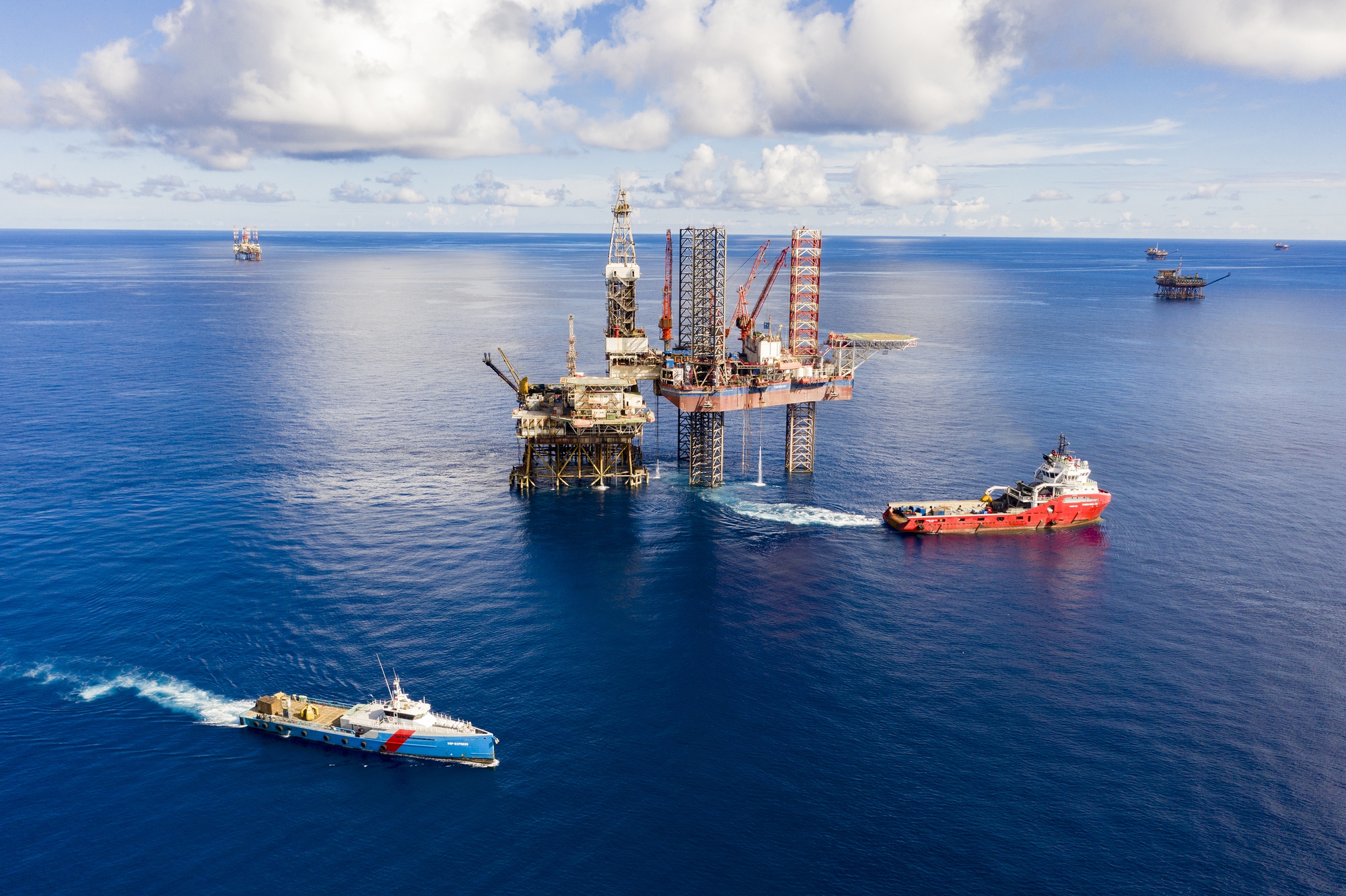 Petrovietnam: 50 năm kiến tạo năng lượng, khẳng định vai trò trụ cột kinh tế quốc gia- Ảnh 1.