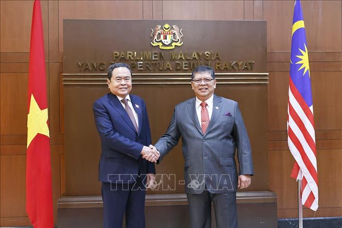 Chủ tịch Quốc hội Trần Thanh Mẫn hội đàm với Chủ tịch Hạ viện Malaysia- Ảnh 1. Chủ tịch Quốc hội Trần Thanh Mẫn hội đàm với Chủ tịch Hạ viện Malaysia- Ảnh 1.