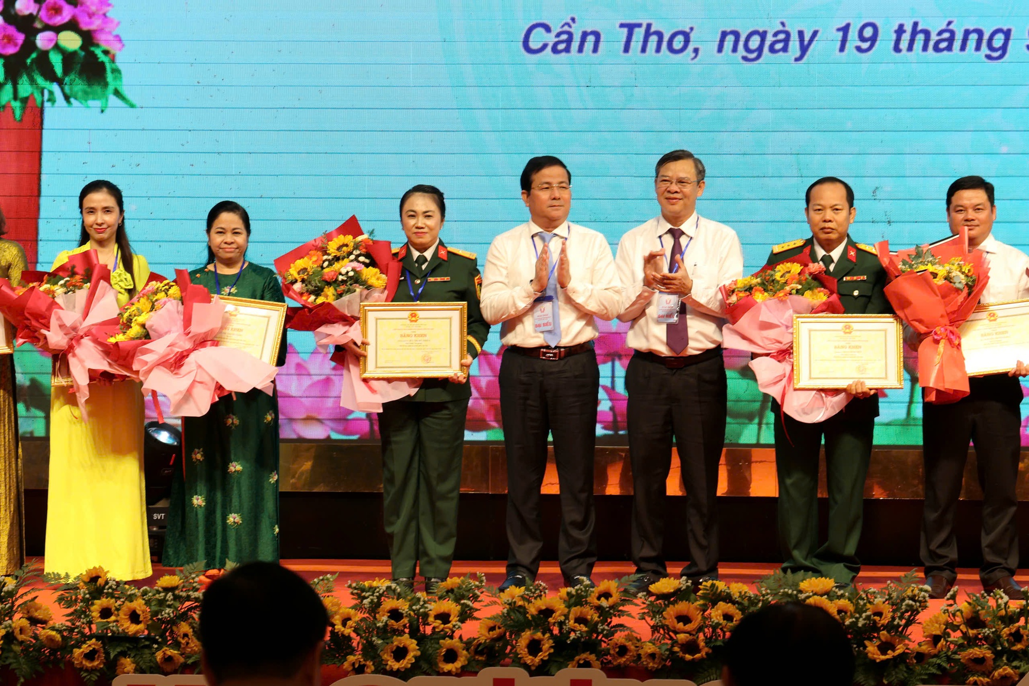 Cần Thơ tôn vinh hơn 700 gương điển hình tại Đại hội Thi đua yêu nước lần thứ I- Ảnh 2. Cần Thơ tôn vinh hơn 700 gương điển hình tại Đại hội Thi đua yêu nước lần thứ I- Ảnh 2.