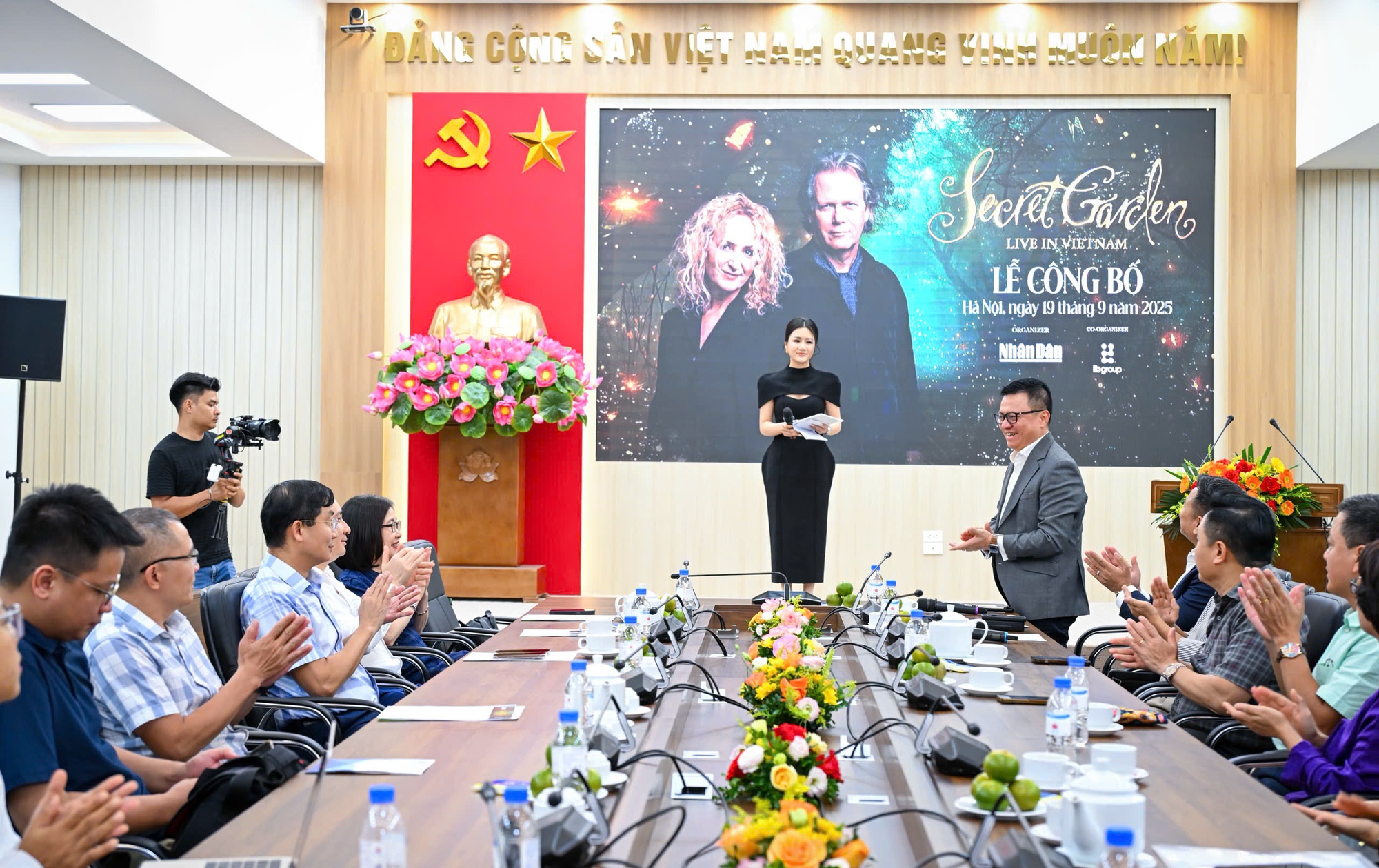 Ban nhạc Secret Garden lần đầu tiên biểu diễn tại Việt Nam- Ảnh 2. Ban nhạc Secret Garden lần đầu tiên biểu diễn tại Việt Nam- Ảnh 2.
