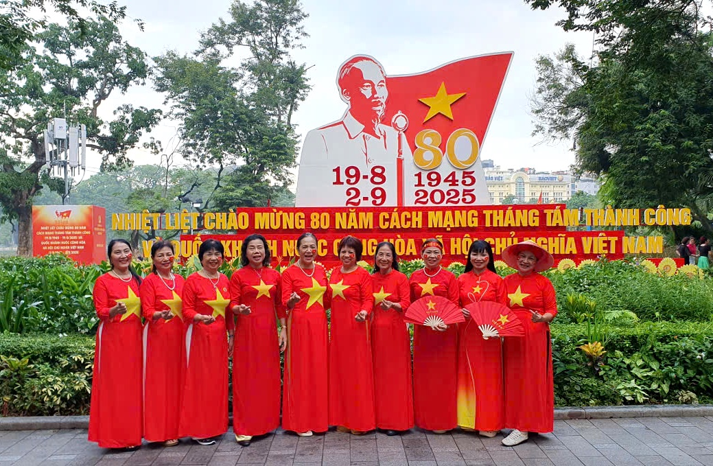 Hân hoan ngày Tết Độc lập khắp mọi miền Tổ quốc- Ảnh 7. Hân hoan ngày Tết Độc lập khắp mọi miền Tổ quốc- Ảnh 7.