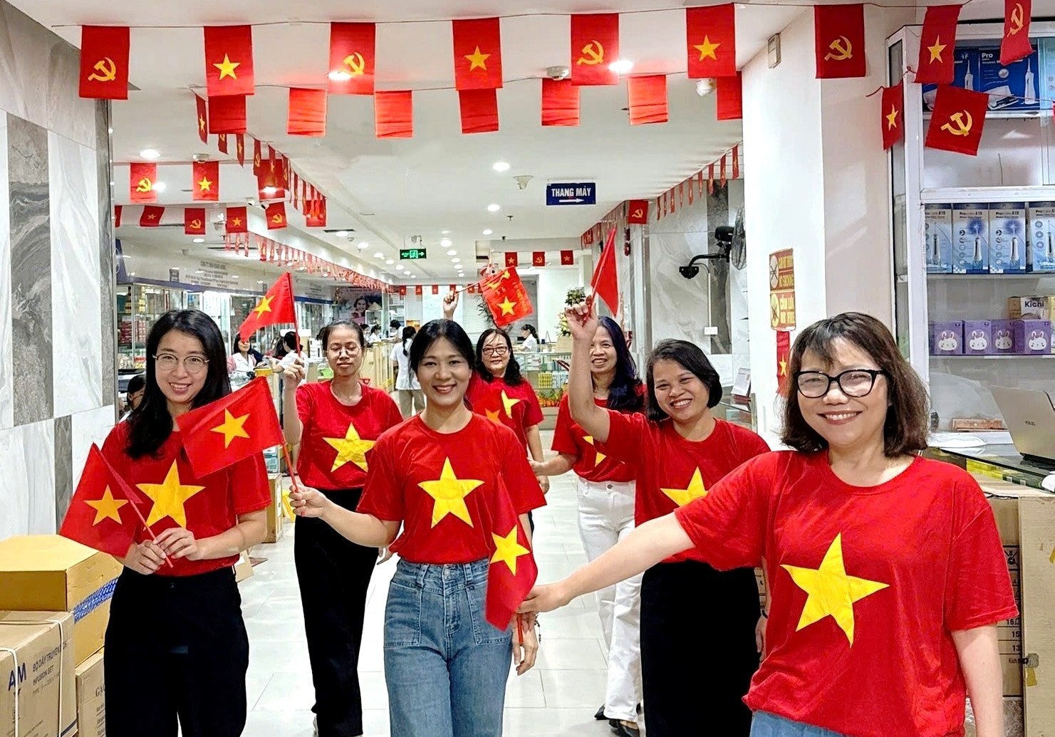 Hân hoan ngày Tết Độc lập khắp mọi miền Tổ quốc- Ảnh 13. Hân hoan ngày Tết Độc lập khắp mọi miền Tổ quốc- Ảnh 13.