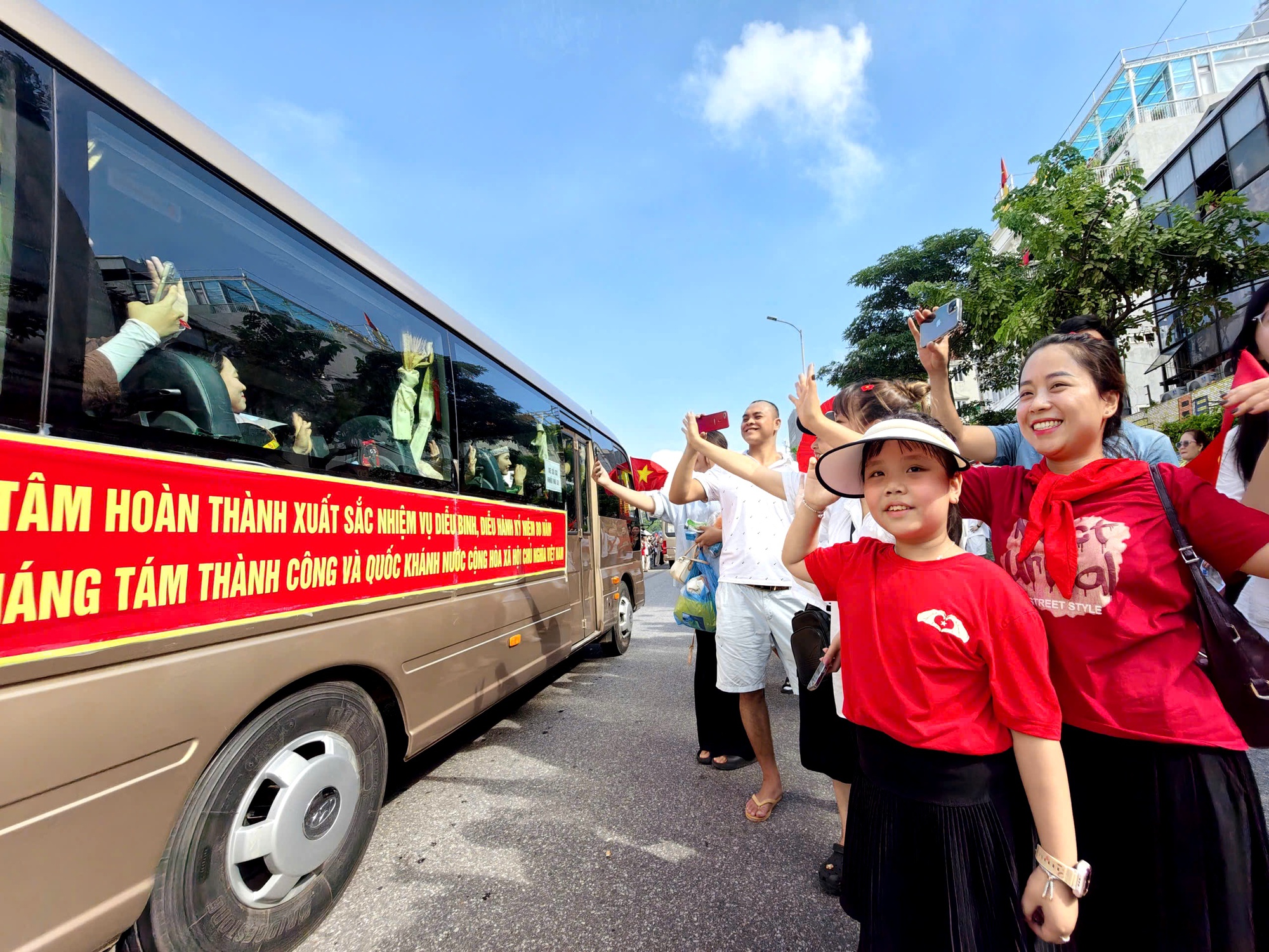 Hân hoan ngày Tết Độc lập khắp mọi miền Tổ quốc- Ảnh 14. Hân hoan ngày Tết Độc lập khắp mọi miền Tổ quốc- Ảnh 14.