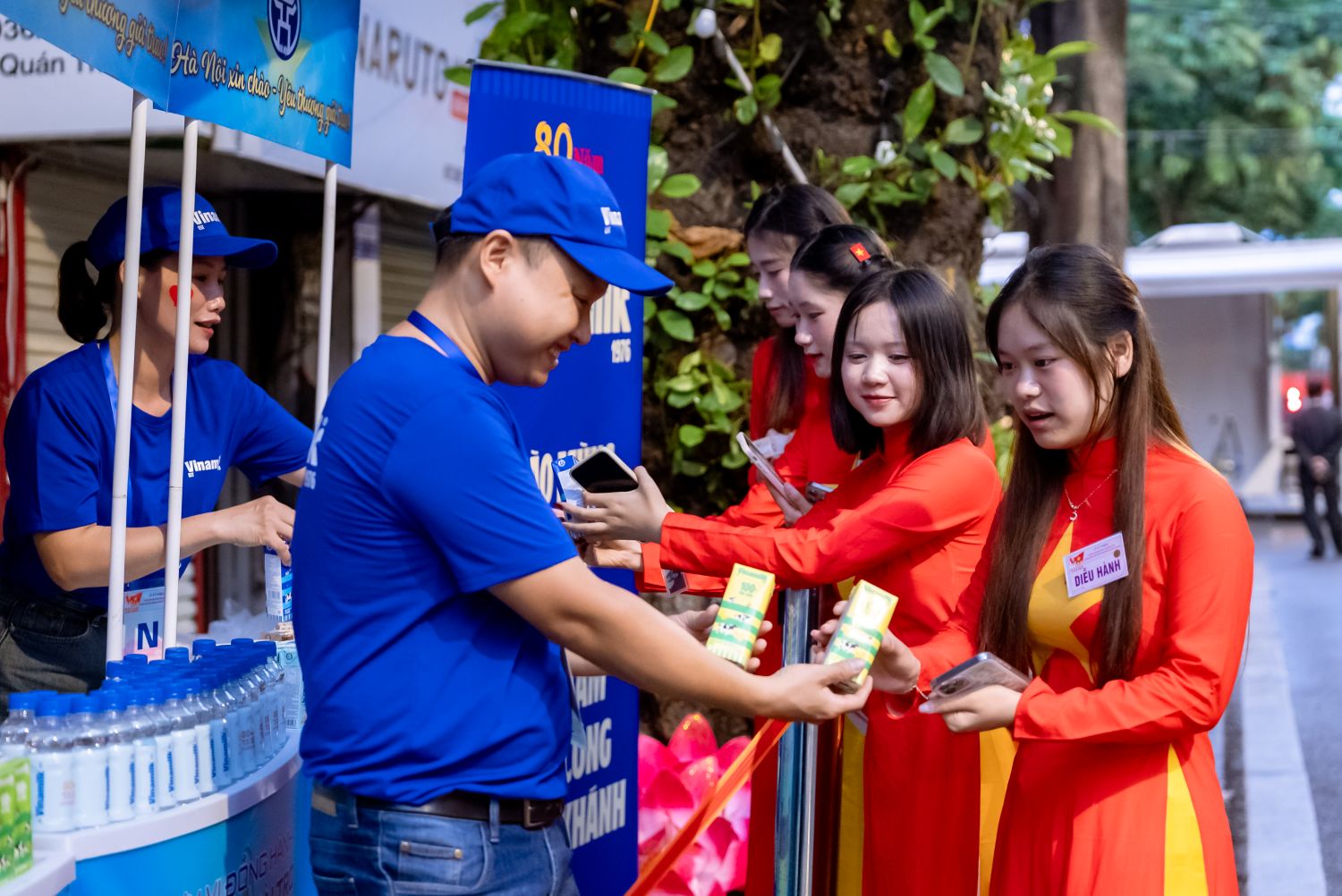 Vinamilk hòa nhịp cùng triệu trái tim mừng 80 năm Quốc khánh- Ảnh 3. Vinamilk hòa nhịp cùng triệu trái tim mừng 80 năm Quốc khánh- Ảnh 3.