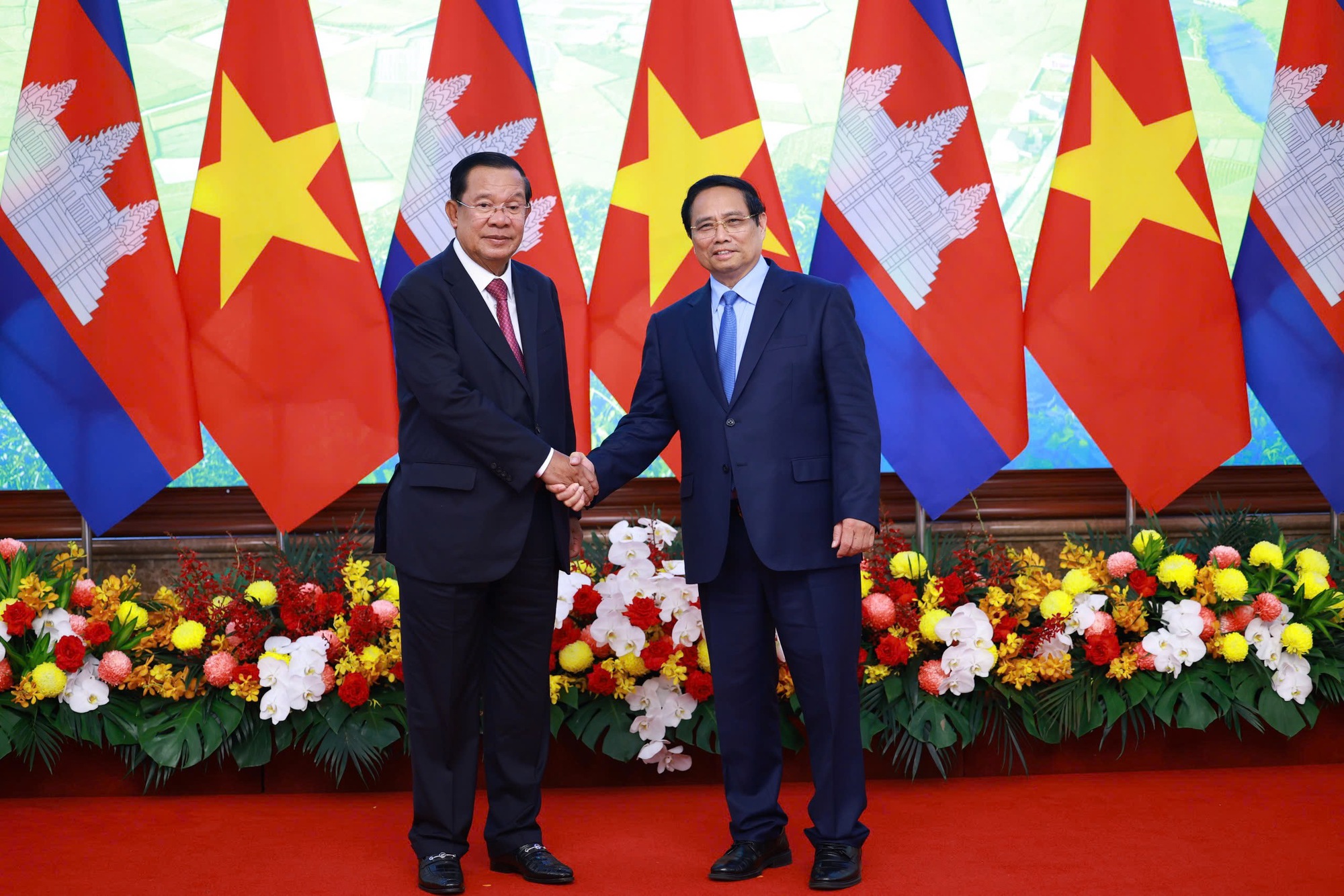 Chủ tịch Hun Sen: Việt Nam là nguồn cảm hứng cho phong trào đấu tranh giành độc lập của các dân tộc bị áp bức- Ảnh 1. Chủ tịch Hun Sen: Việt Nam là nguồn cảm hứng cho phong trào đấu tranh giành độc lập của các dân tộc bị áp bức- Ảnh 1.