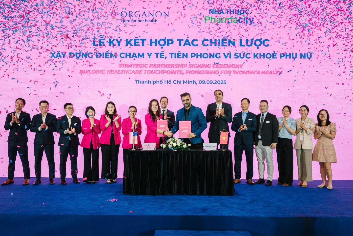 Pharmacity và Organon ký kết hợp tác chiến lược xây dựng 'điểm chạm y tế', tiên phong vì sức khỏe phụ nữ- Ảnh 1. Pharmacity và Organon ký kết hợp tác chiến lược xây dựng 'điểm chạm y tế', tiên phong vì sức khỏe phụ nữ- Ảnh 1.
