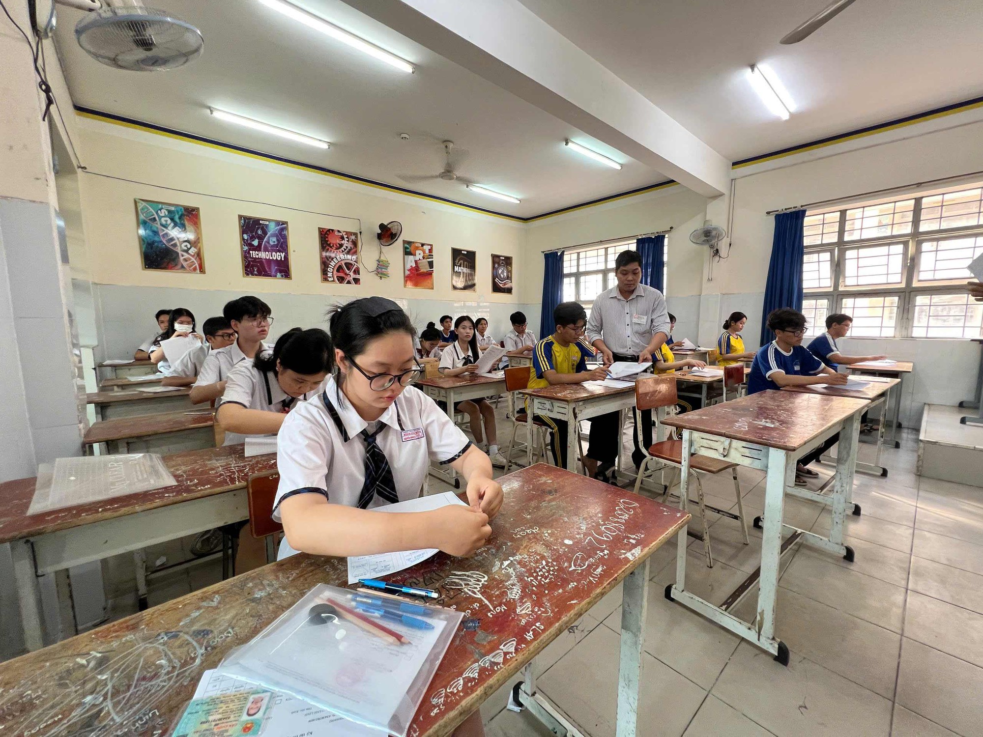 Chủ tịch UBND TPHCM chỉ đạo khẩn tổng rà soát cơ sở vật chất các trường học trên địa bàn - Ảnh 1.