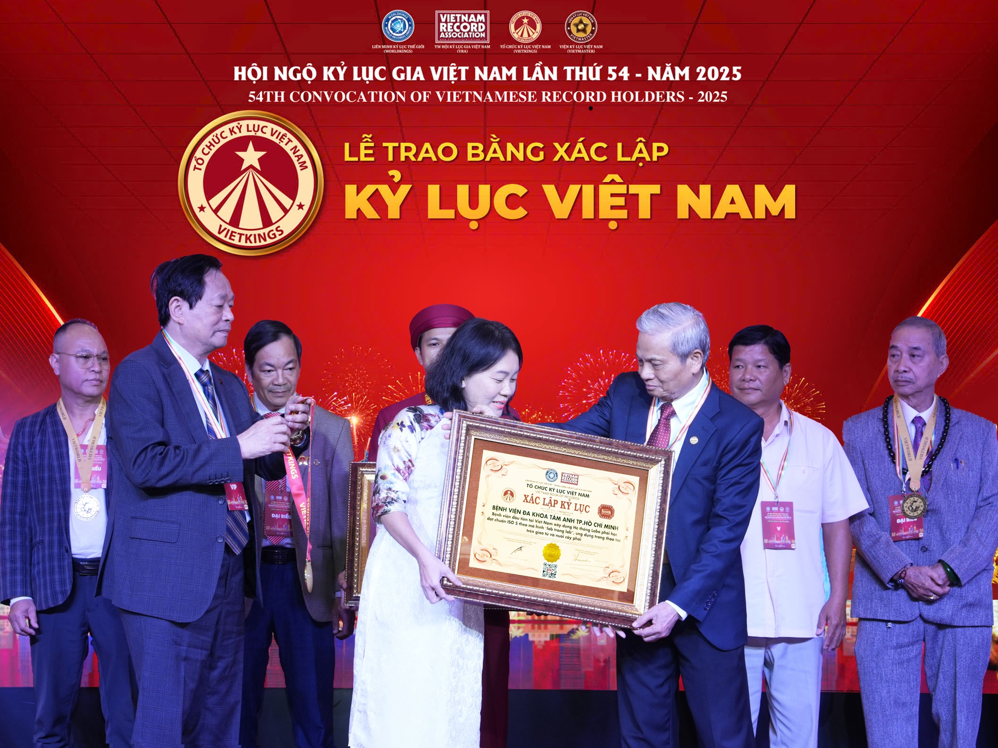 Lần đầu tiên Việt Nam được công nhận kỷ lục châu Á trong lĩnh vực IVF- Ảnh 2. Lần đầu tiên Việt Nam được công nhận kỷ lục châu Á trong lĩnh vực IVF- Ảnh 2.
