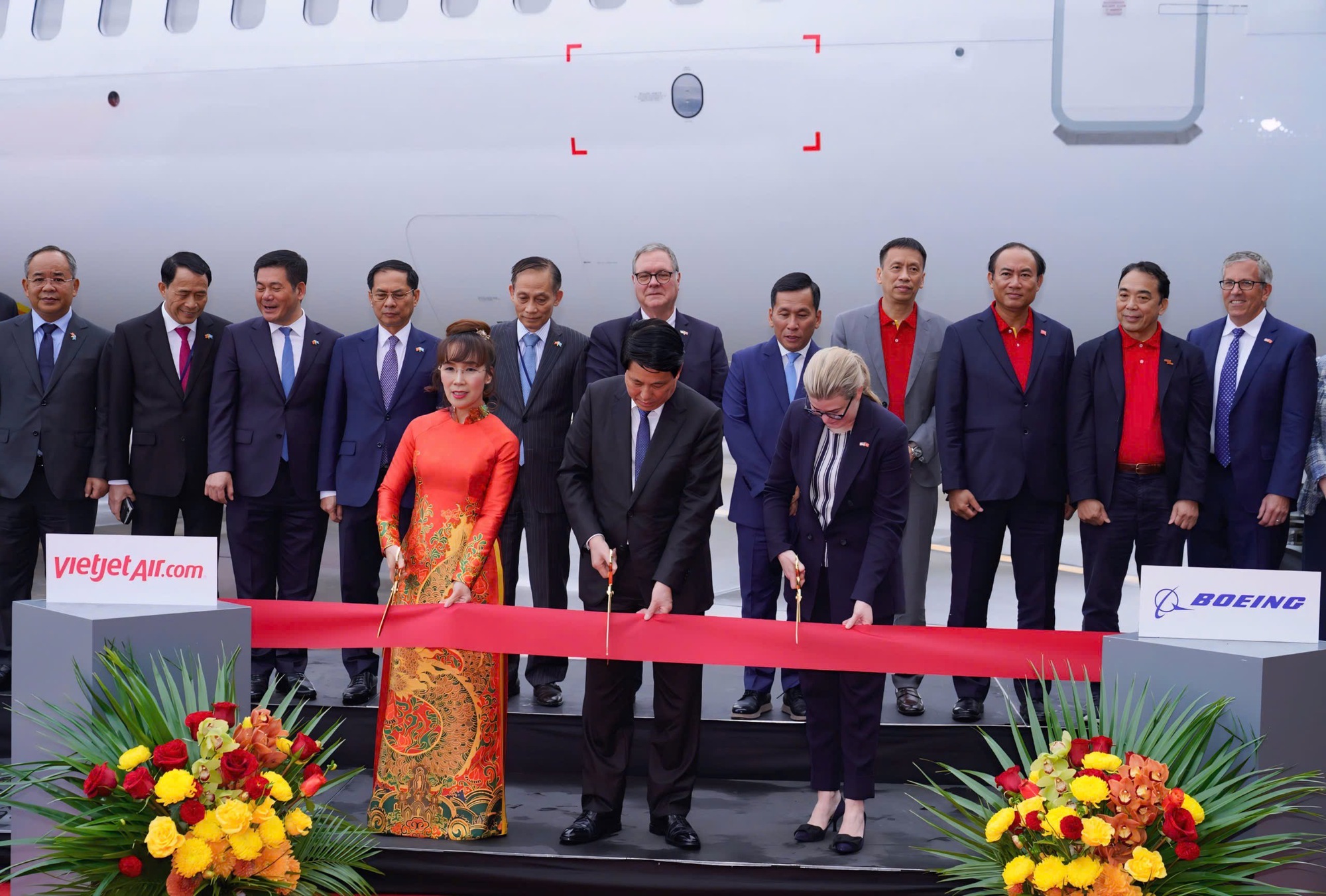 Chủ tịch nước Lương Cường chứng kiến bàn giao tàu bay Boeing đầu tiên cho Vietjet- Ảnh 1.