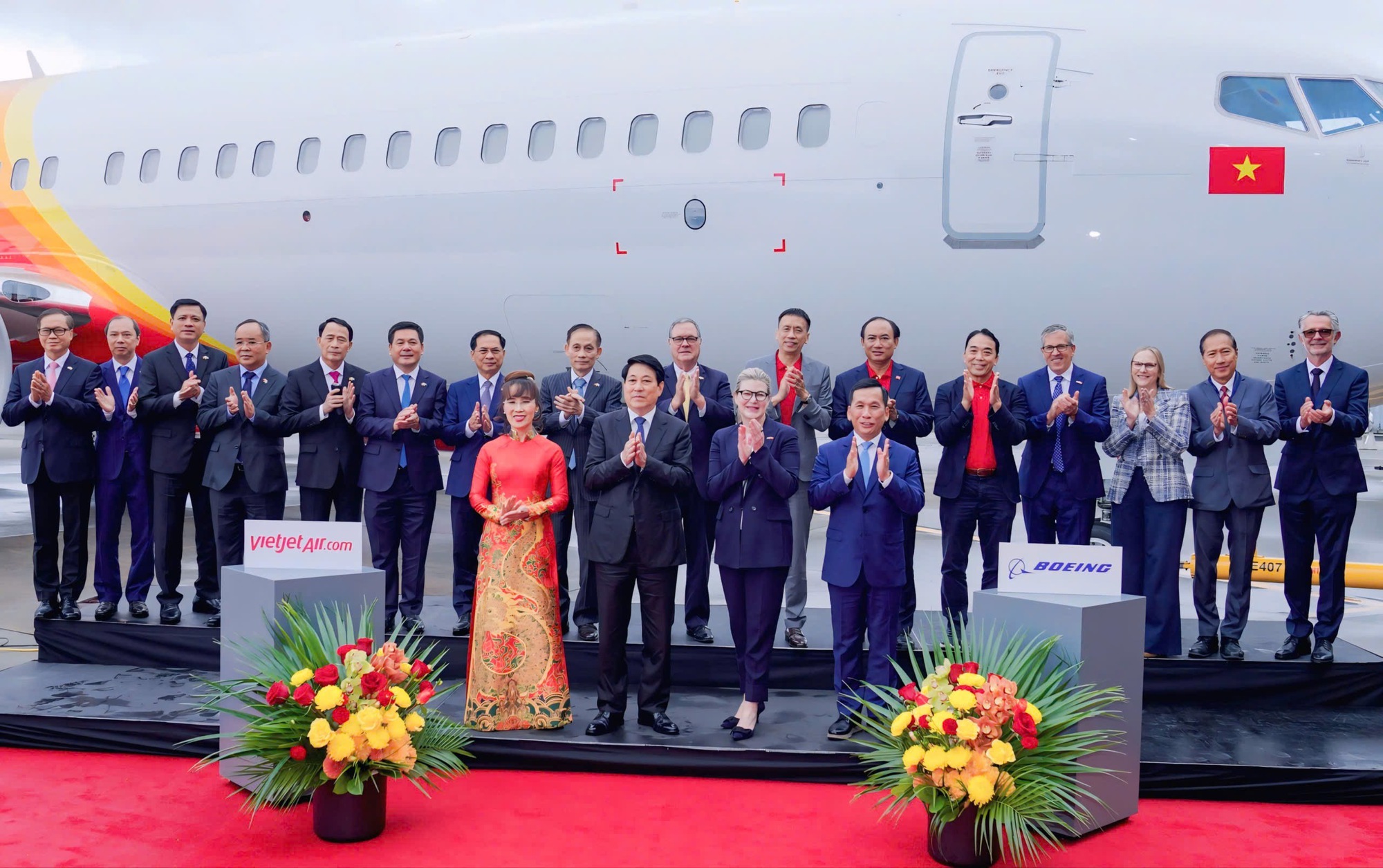 Chủ tịch nước Lương Cường chứng kiến bàn giao tàu bay Boeing đầu tiên cho Vietjet- Ảnh 2.