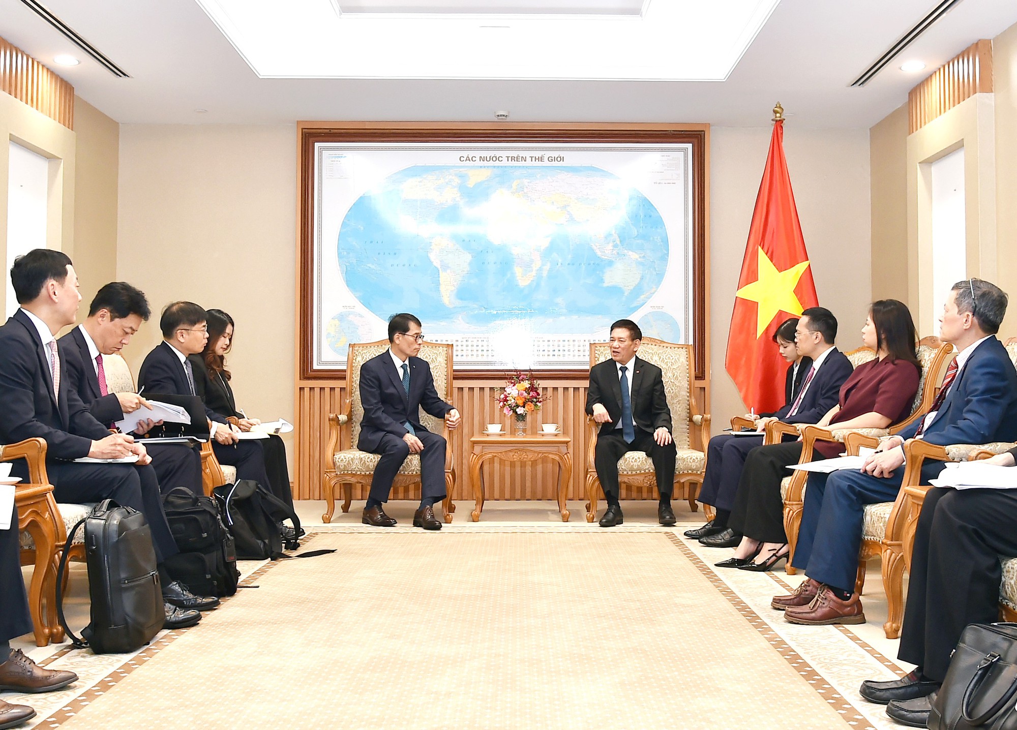 Phó Thủ tướng Hồ Đức Phớc tiếp Chủ tịch kiêm Tổng Giám đốc điều hành Ngân hàng Công nghiệp Hàn Quốc (IBK)- Ảnh 1.