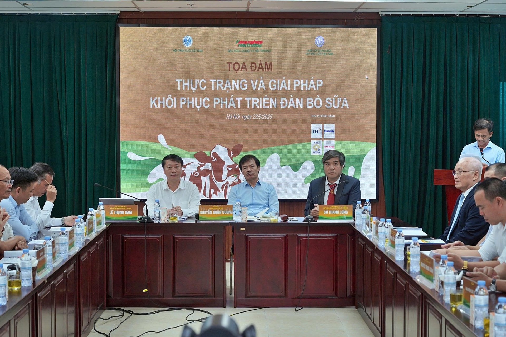 Ngành chăn nuôi bò sữa: Hướng tới chuỗi liên kết khép kín để hợp tác phát triển- Ảnh 1. Ngành chăn nuôi bò sữa: Hướng tới chuỗi liên kết khép kín để hợp tác phát triển- Ảnh 1.