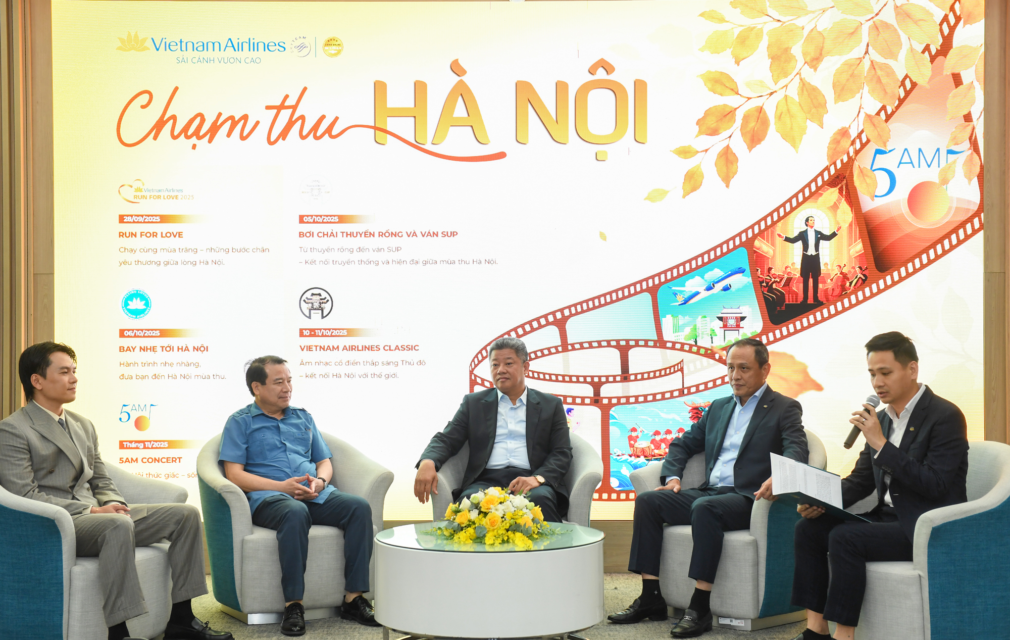 'Chạm thu Hà Nội' - Hành trình cảm xúc cùng Vietnam Airlines- Ảnh 1.