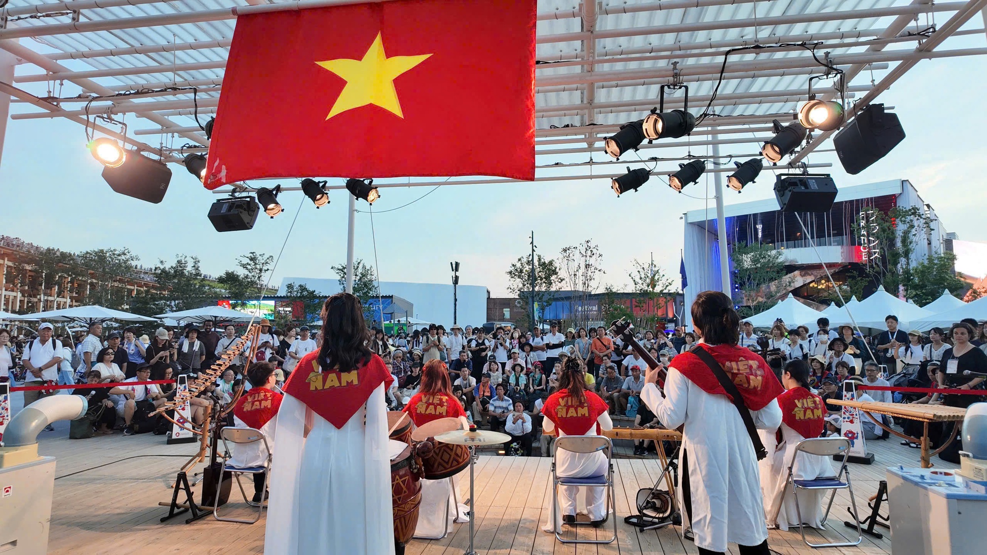 Nhà Triển lãm Việt Nam xuất sắc nhận Giải Đồng 'Đội ngũ xuất sắc nhất'- Ảnh 3. Nhà Triển lãm Việt Nam xuất sắc nhận Giải Đồng 'Đội ngũ xuất sắc nhất'- Ảnh 3.