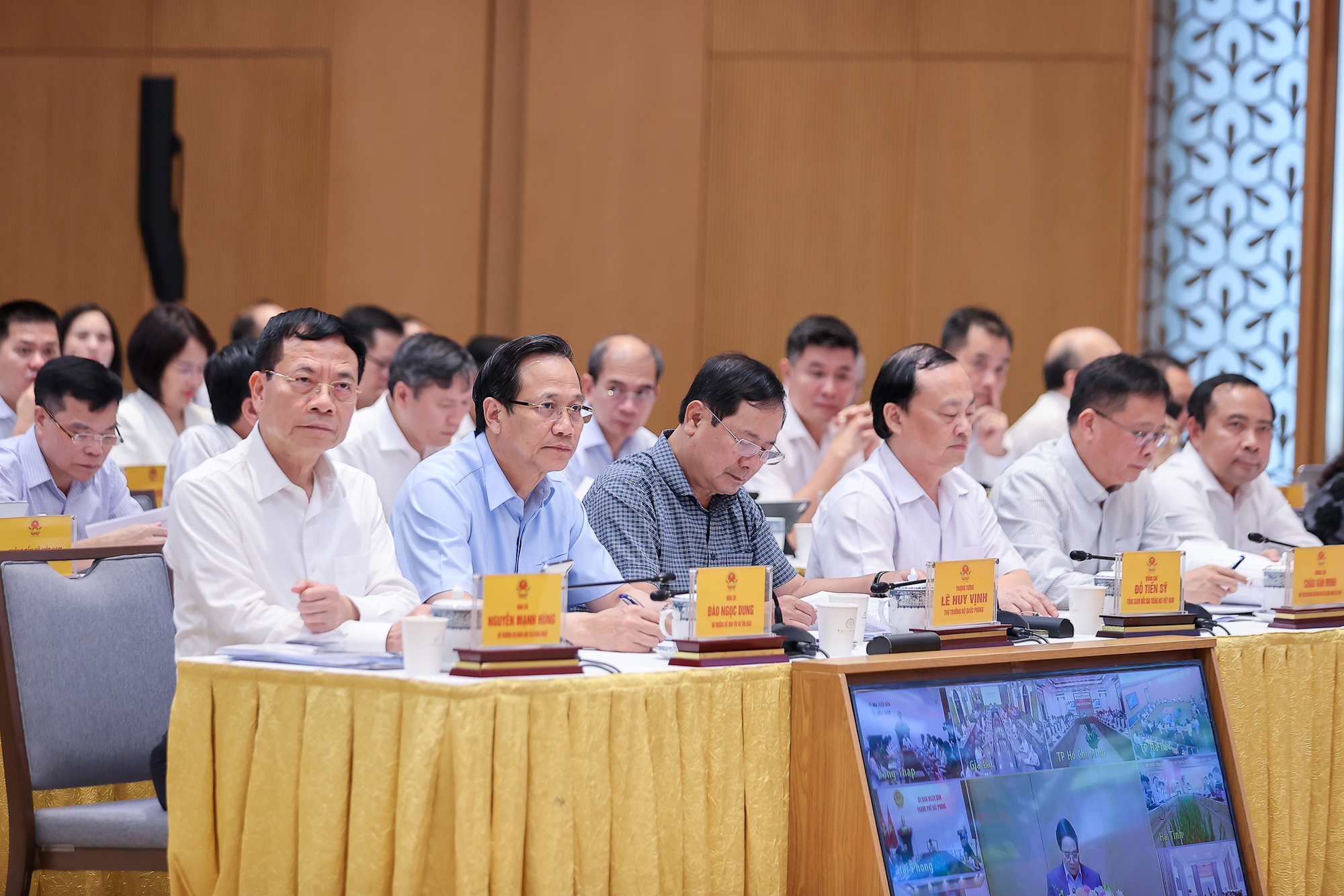 Thủ tướng: Các bộ, ngành, địa phương phải hoàn thiện cơ sở dữ liệu chậm nhất trong quý IV/2025- Ảnh 8.