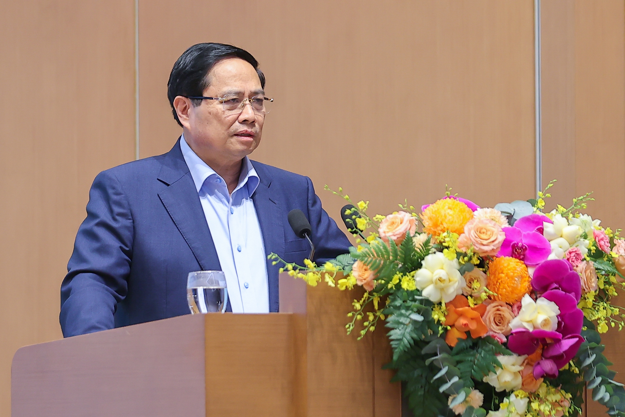 Thủ tướng: Các bộ, ngành, địa phương phải hoàn thiện cơ sở dữ liệu chậm nhất trong quý IV/2025- Ảnh 2.