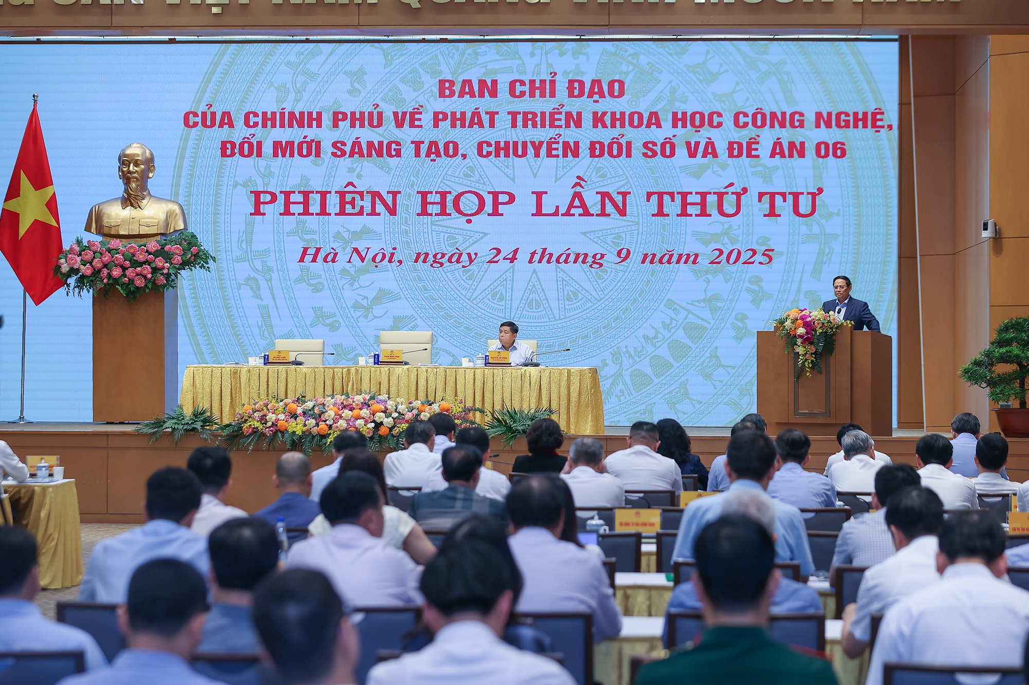 Thủ tướng: Tranh thủ 'từng ngày, từng giờ' để thúc đẩy khoa học công nghệ, đổi mới sáng tạo và chuyển đổi số- Ảnh 2.