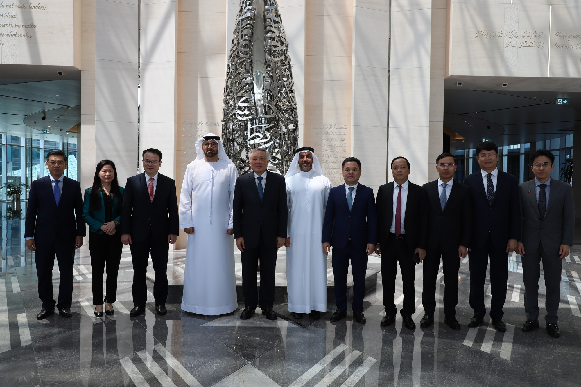 Việt Nam rất coi trọng việc học hỏi kinh nghiệm từ UAE trong cải cách thể chế và phát triển trung tâm tài chính quốc tế- Ảnh 2. Việt Nam rất coi trọng việc học hỏi kinh nghiệm từ UAE trong cải cách thể chế và phát triển trung tâm tài chính quốc tế- Ảnh 2.