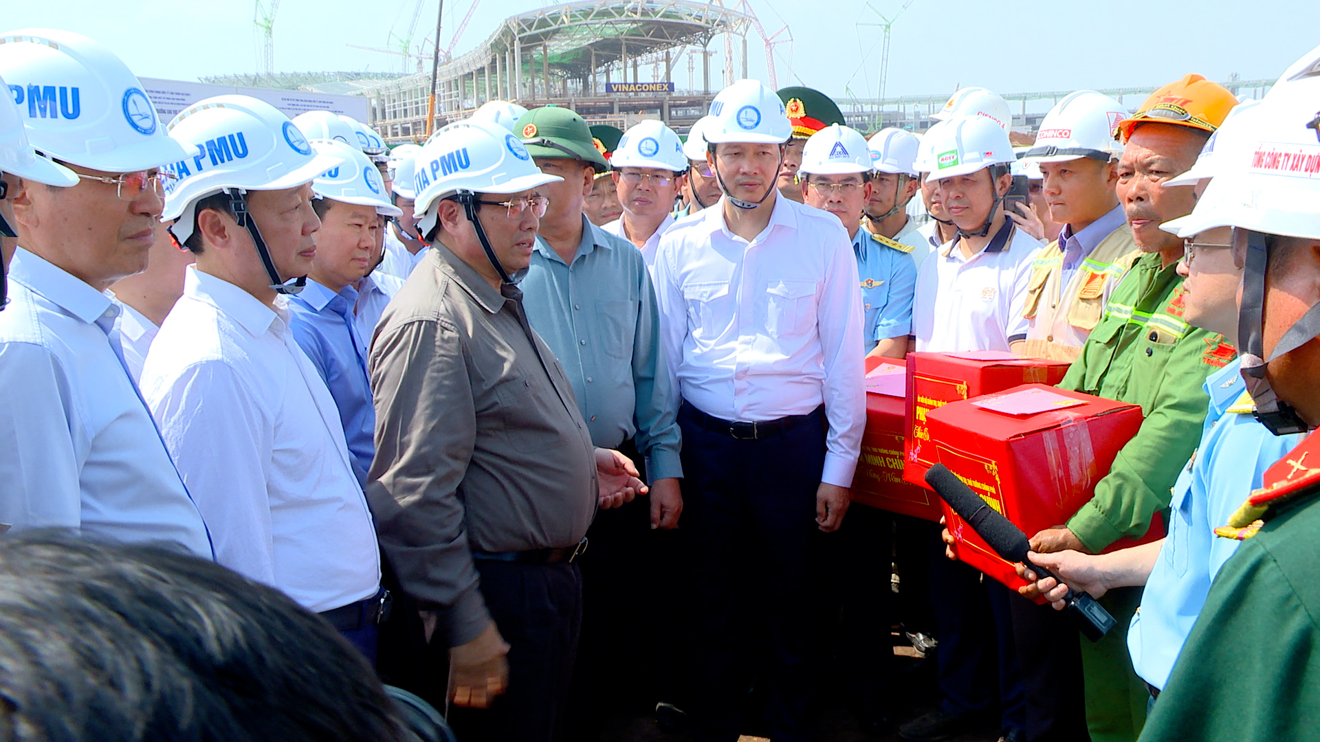TẬN DỤNG "THỜI CƠ VÀNG" ĐỂ BỨT PHÁ, XÂY DỰNG TỈNH ĐỒNG NAI "XANH, VĂN MINH, HIỆN ĐẠI", VỮNG VÀNG TIẾN VÀO KỶ NGUYÊN PHÁT TRIỂN MỚI- Ảnh 3.