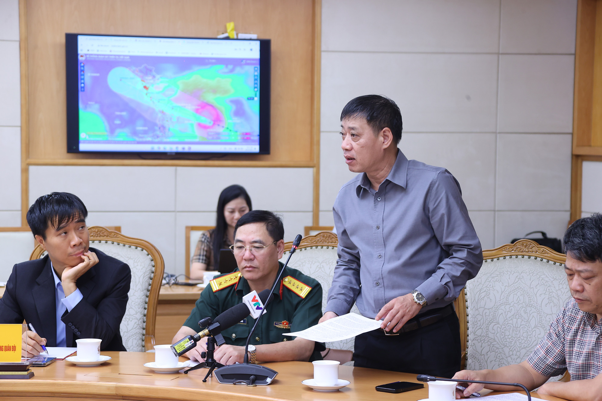 Khẩn trương ứng phó bão số 10: Hành động sớm, chuẩn bị kỹ, dự báo đúng, trách nhiệm rõ- Ảnh 3.