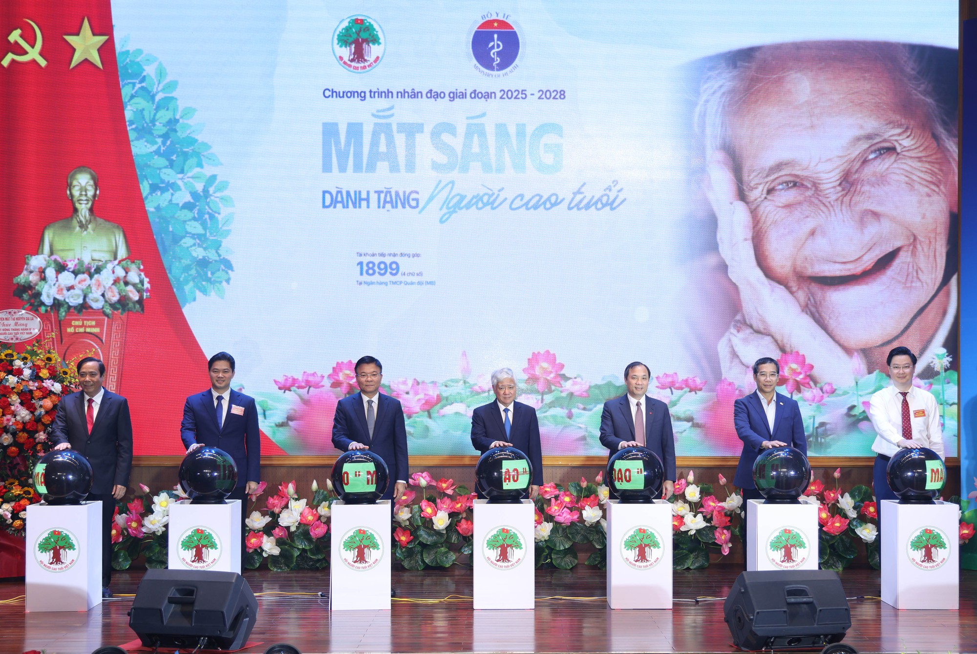 Phát động Tháng hành động vì người cao tuổi và chương trình "Mắt sáng cho người cao tuổi"- Ảnh 1.