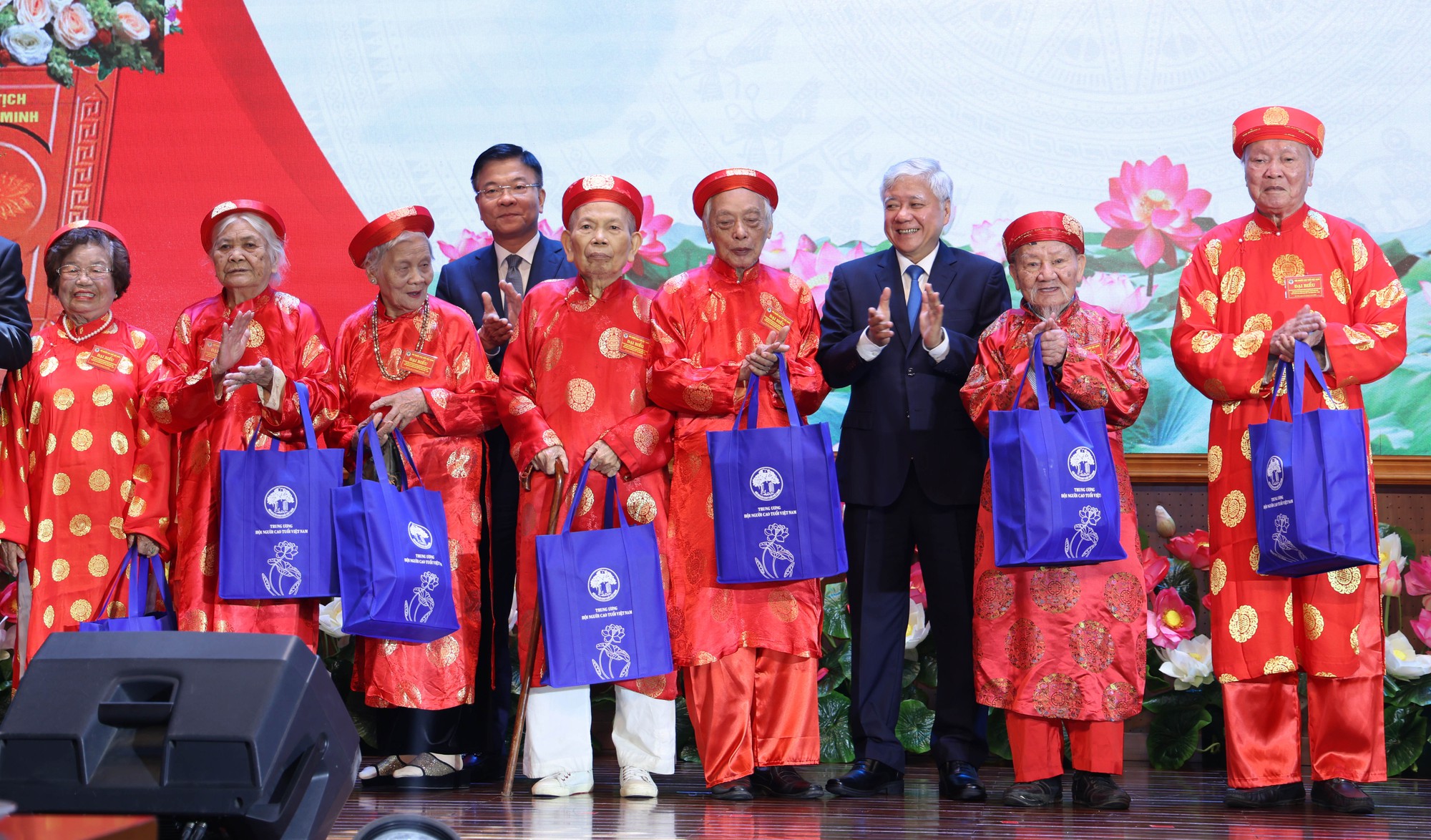 Phát động Tháng hành động vì người cao tuổi và chương trình "Mắt sáng cho người cao tuổi"- Ảnh 2.