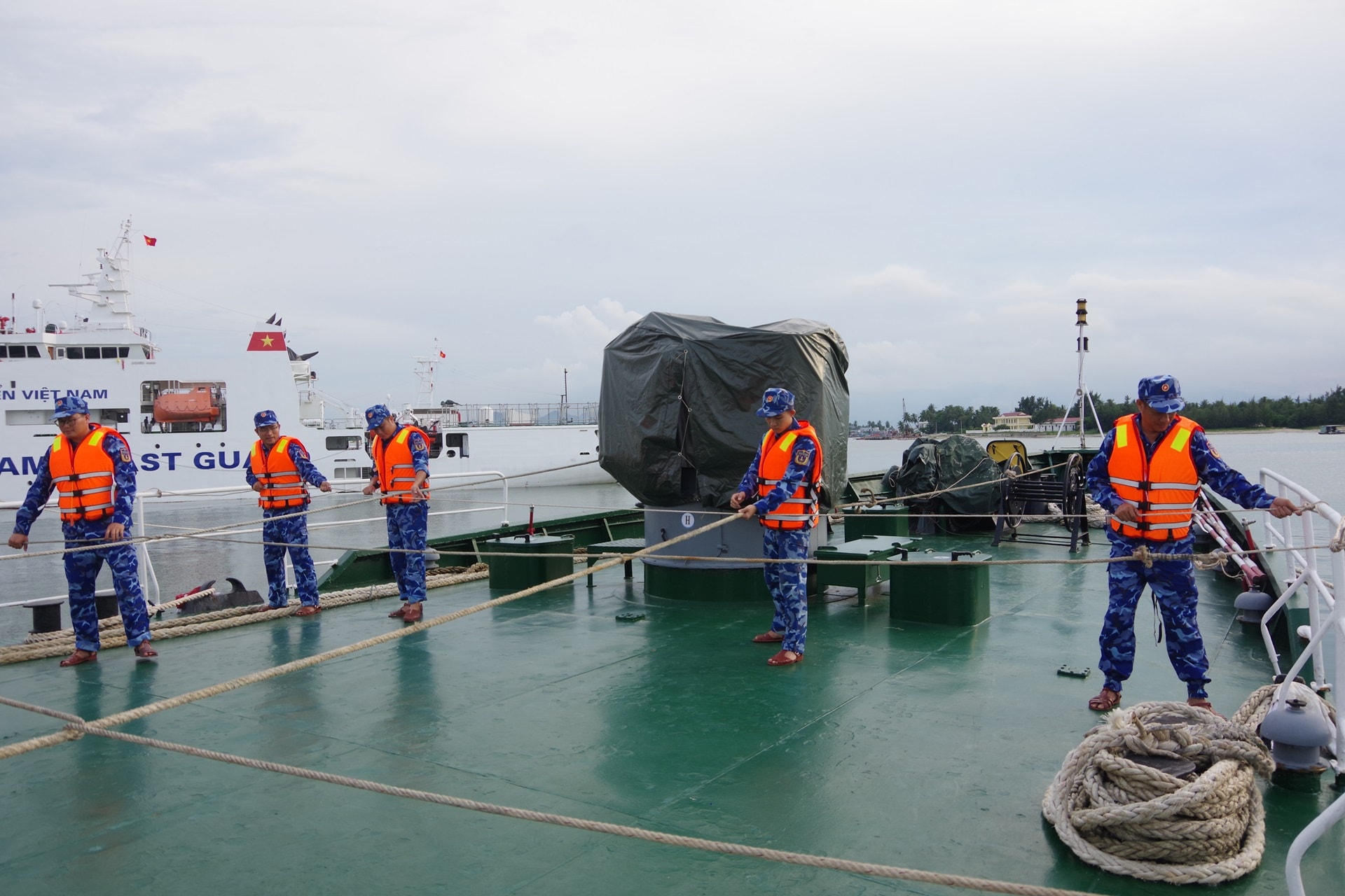 Trên 11 nghìn hộ dân đã được sơ tán tránh bão Bualoi- Ảnh 1.