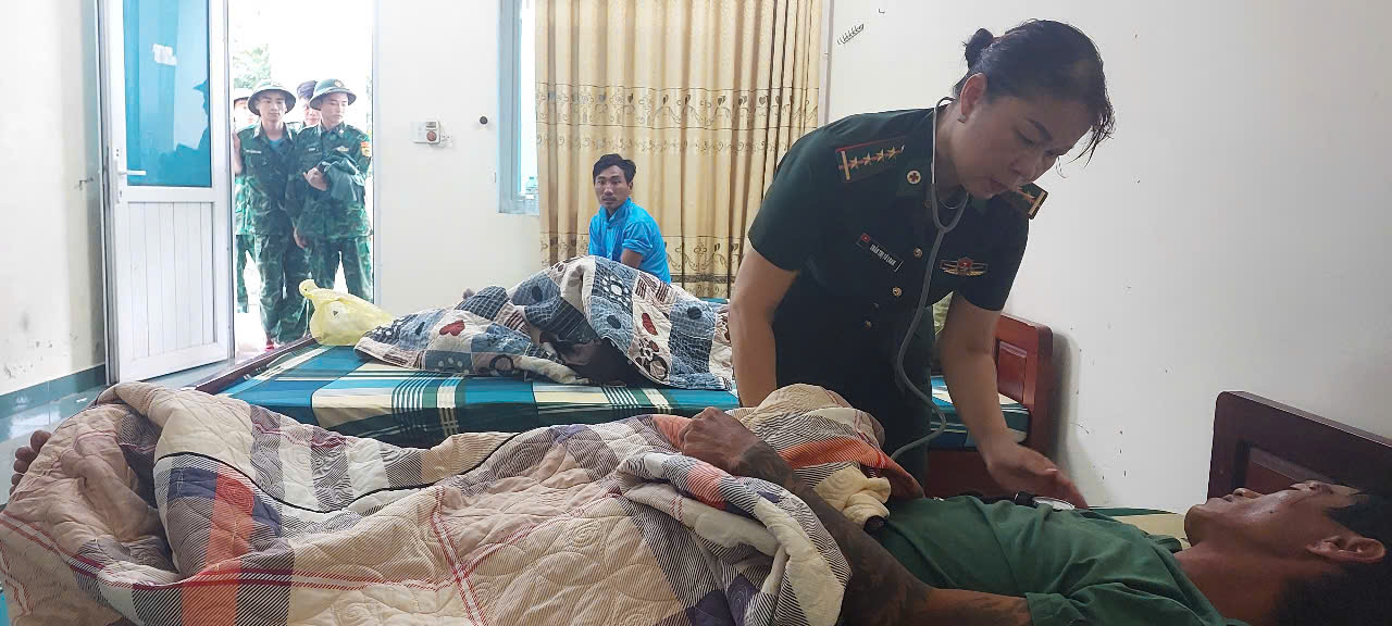 Cứu ngư dân gặp nạn ở biển Quảng Trị: Vượt sóng lớn cứu thêm 1 người- Ảnh 3.