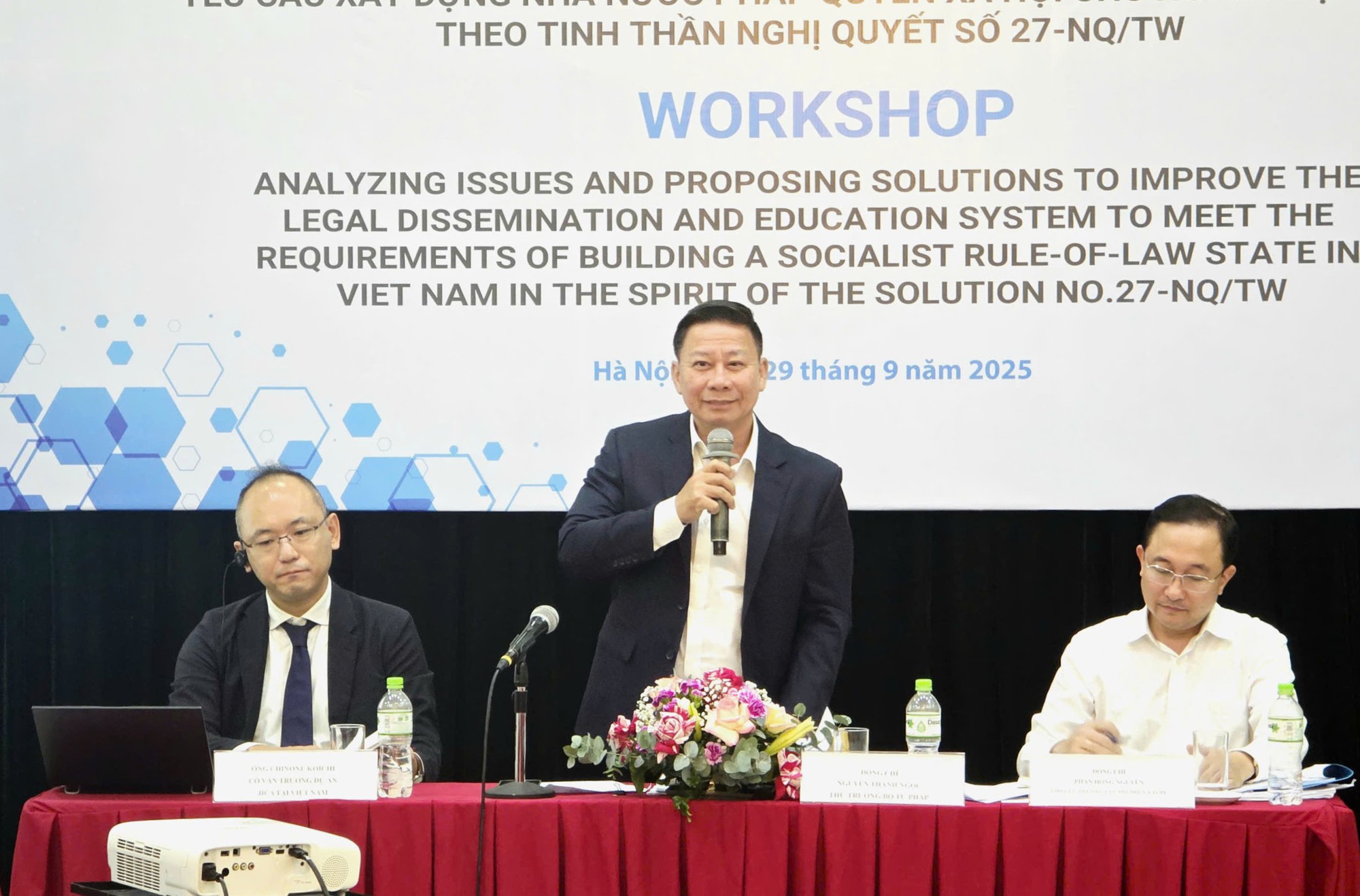 Hoàn thiện thể chế phổ biến, giáo dục pháp luật đáp ứng yêu cầu xây dựng nhà nước pháp quyền- Ảnh 1. Hoàn thiện thể chế phổ biến, giáo dục pháp luật đáp ứng yêu cầu xây dựng nhà nước pháp quyền- Ảnh 1.