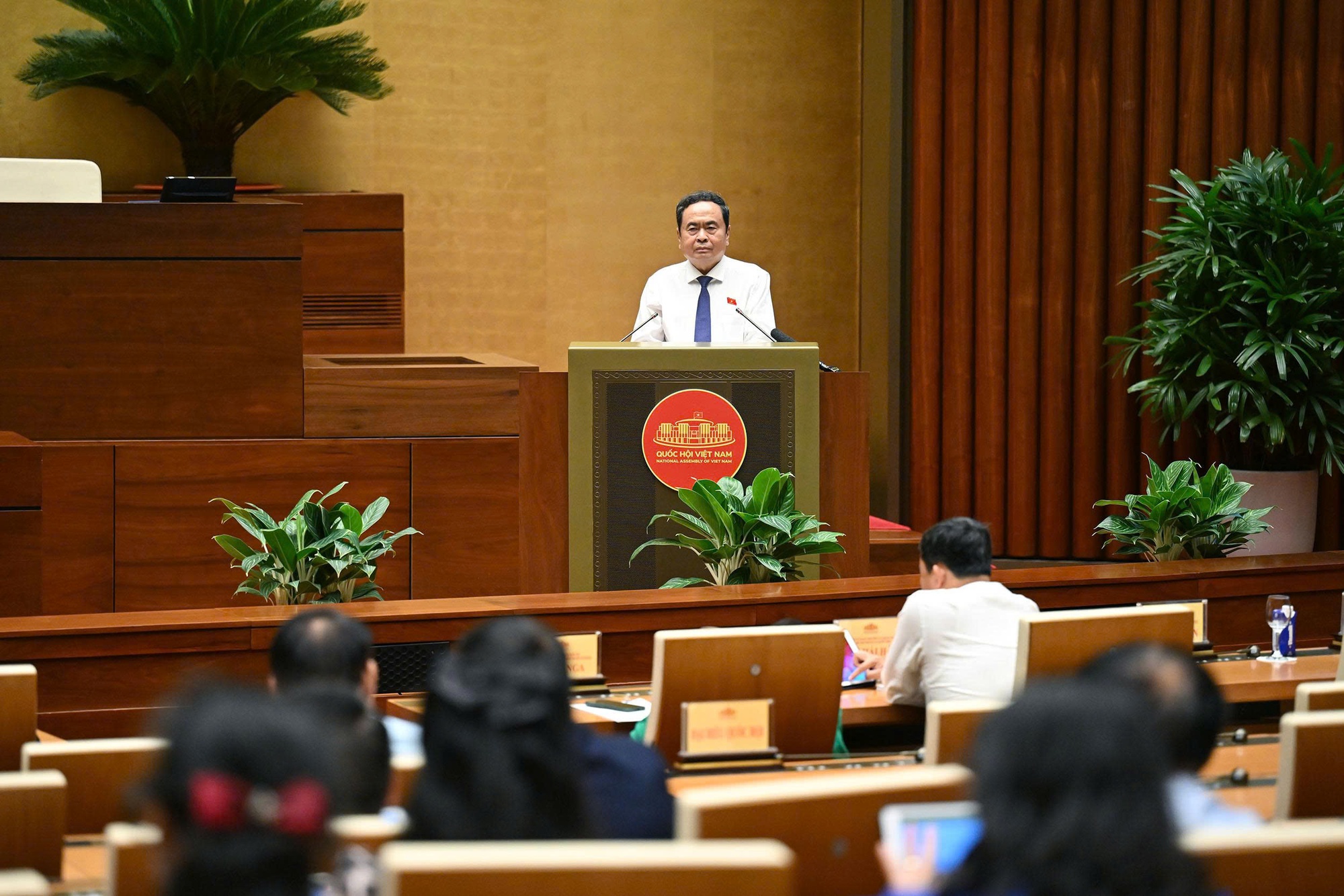 ប្រតិភូរដ្ឋសភាពេញម៉ោងផ្តល់យោបល់លើសេចក្តីព្រាងច្បាប់ចំនួន ២១ ដែលត្រូវបានបញ្ជូនទៅសម័យប្រជុំលើកទី១០ - រូបថត ៥. Đại biểu Quốc hội chuyên trách cho ý kiến 21 dự án luật trình Kỳ họp thứ 10- Ảnh 5.