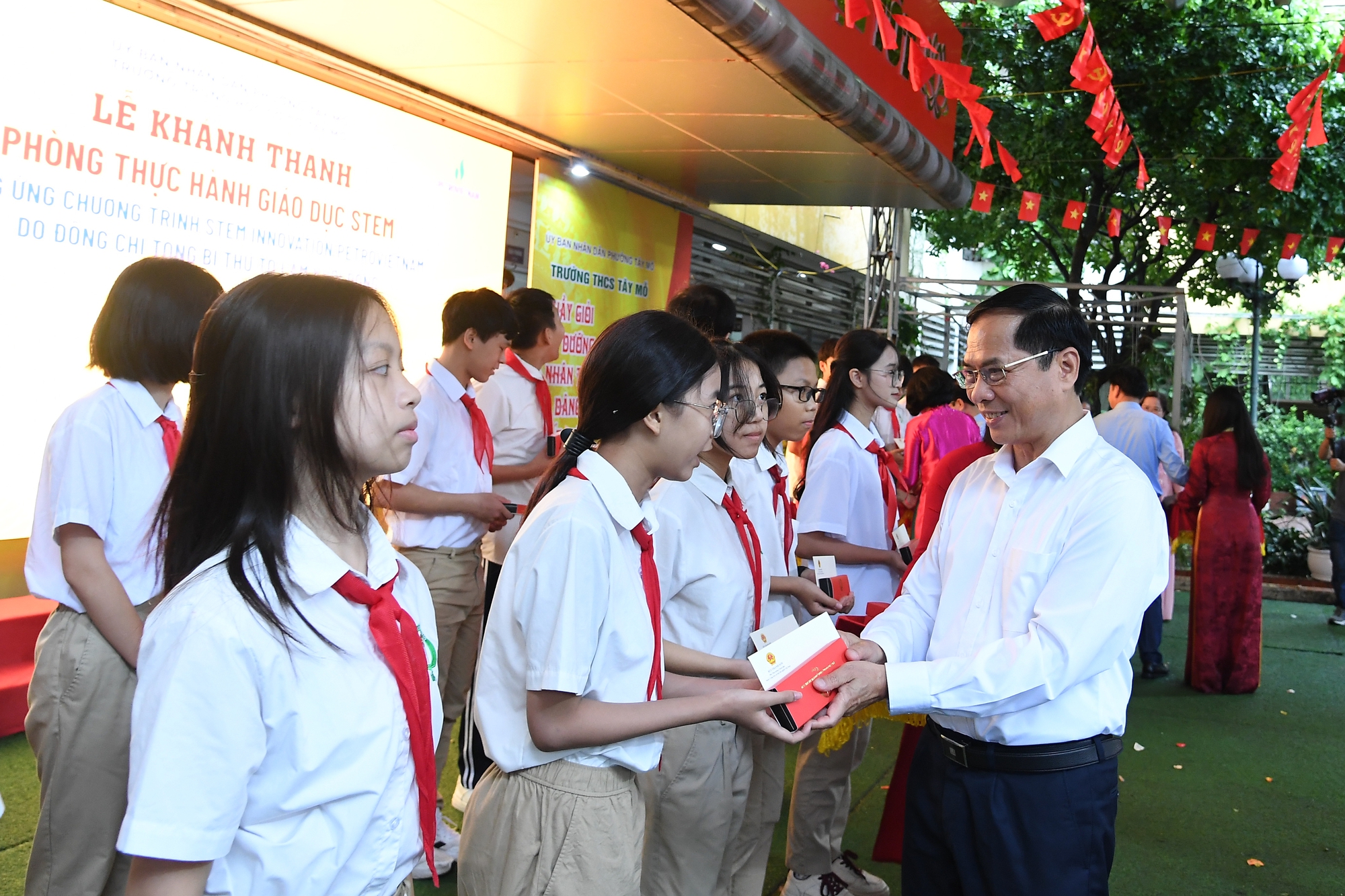 Hà Nội có thêm 2 trường THCS được trang bị phòng học STEM- Ảnh 6. Hà Nội có thêm 2 trường THCS được trang bị phòng học STEM- Ảnh 6.
