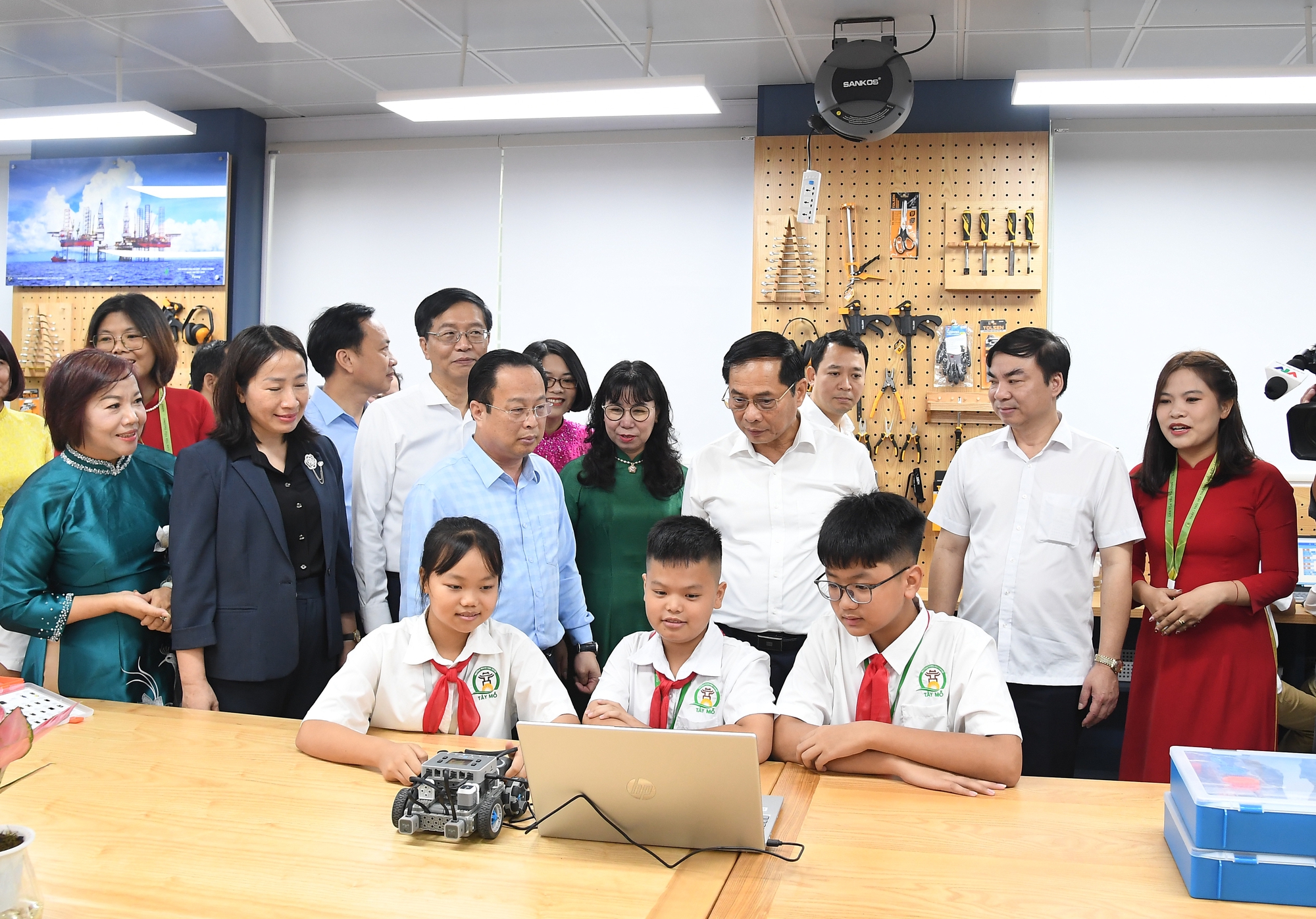 Hà Nội có thêm 2 trường THCS được trang bị phòng học STEM- Ảnh 3. Hà Nội có thêm 2 trường THCS được trang bị phòng học STEM- Ảnh 3.