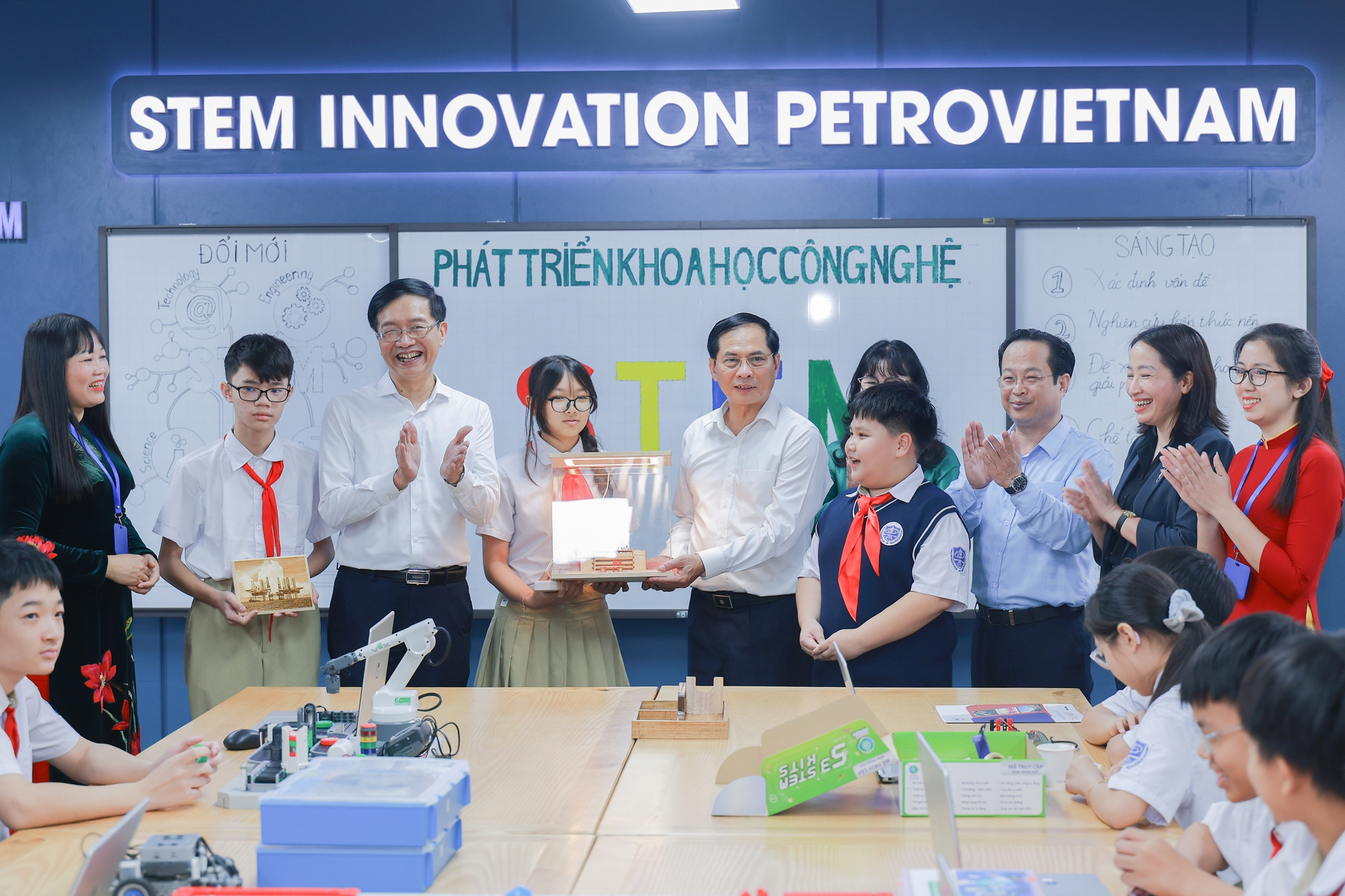 Hà Nội có thêm 2 trường THCS được trang bị phòng học STEM- Ảnh 4. Hà Nội có thêm 2 trường THCS được trang bị phòng học STEM- Ảnh 4.