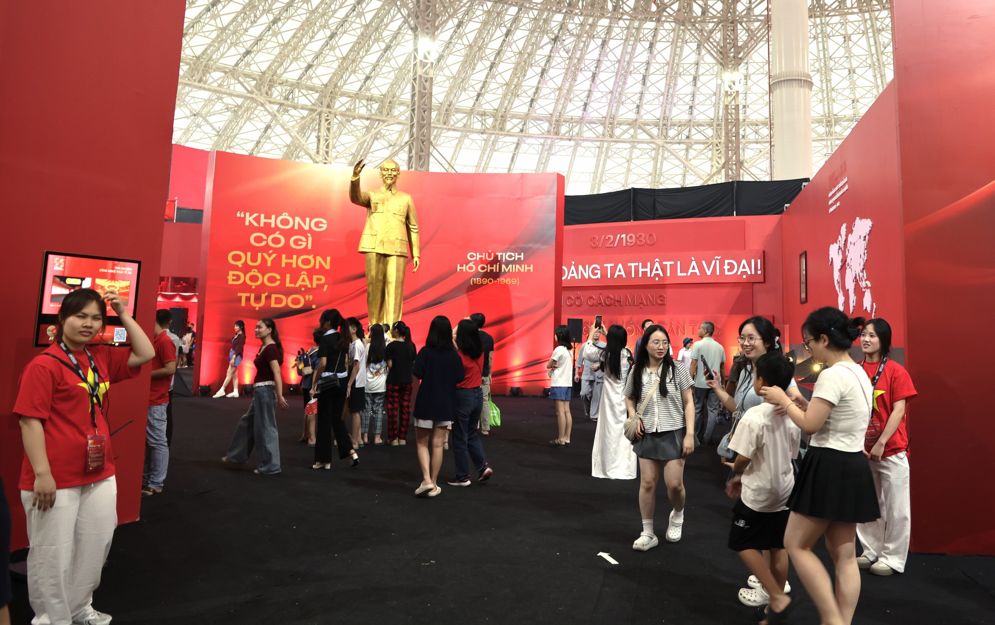 Hơn 4 triệu lượt khách tham quan Triển lãm Thành tựu đất nước- Ảnh 1. Hơn 4 triệu lượt khách tham quan Triển lãm Thành tựu đất nước- Ảnh 1.