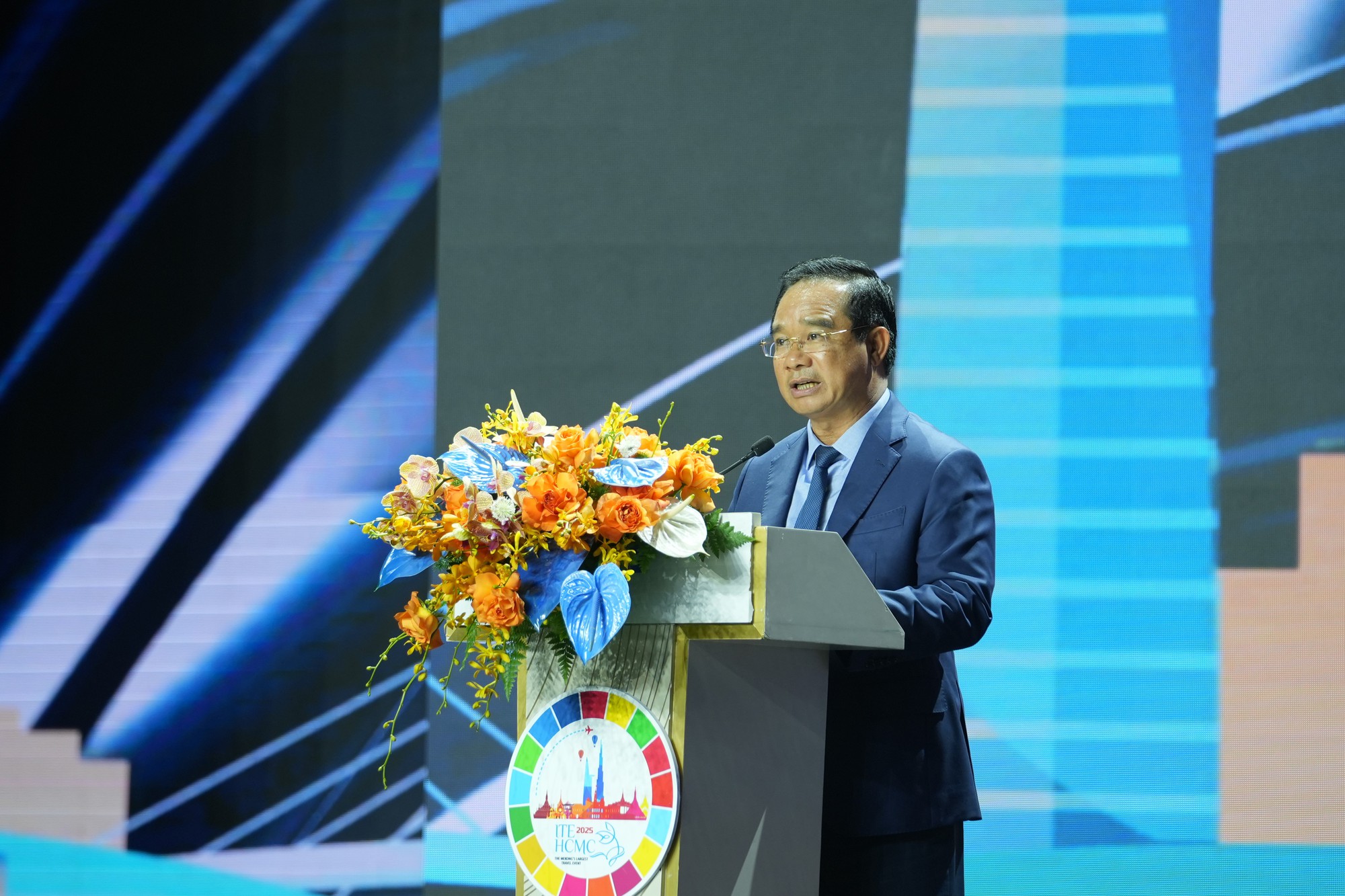Rực rỡ 'Đêm Việt Nam' - Nơi 'Dòng chảy tinh hoa' hội tụ- Ảnh 2.