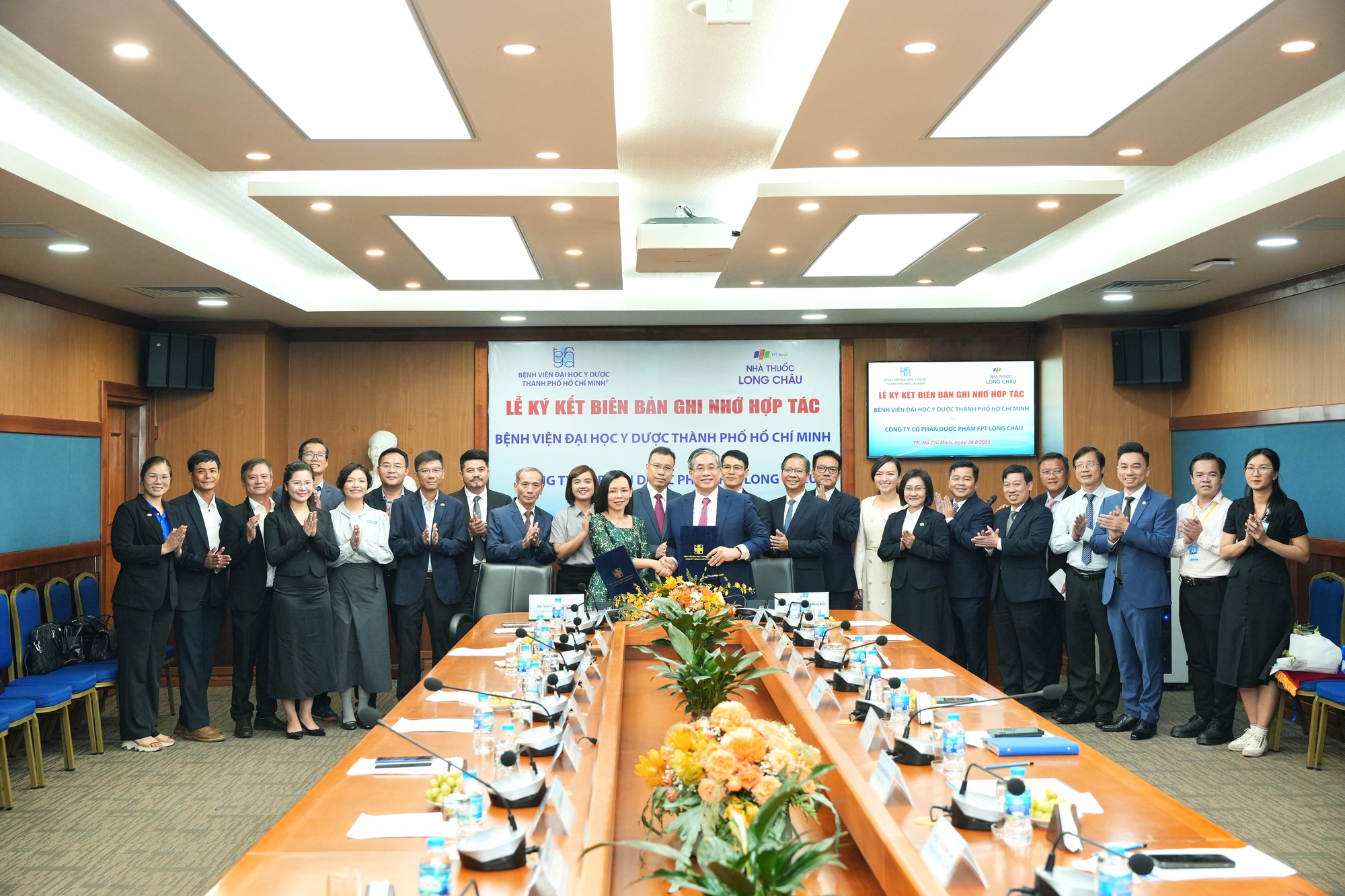 Thiết lập đường dây nóng trực tiếp giữa Bệnh viện Đại học Y dược TPHCM với FPT Long Châu- Ảnh 1. Thiết lập đường dây nóng trực tiếp giữa Bệnh viện Đại học Y dược TPHCM với FPT Long Châu- Ảnh 1.