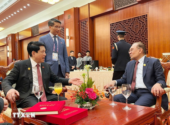 Chủ tịch nước gặp lãnh đạo các nước tại Lễ kỷ niệm chiến thắng phát xít- Ảnh 2. Chủ tịch nước gặp lãnh đạo các nước tại Lễ kỷ niệm chiến thắng phát xít- Ảnh 2.