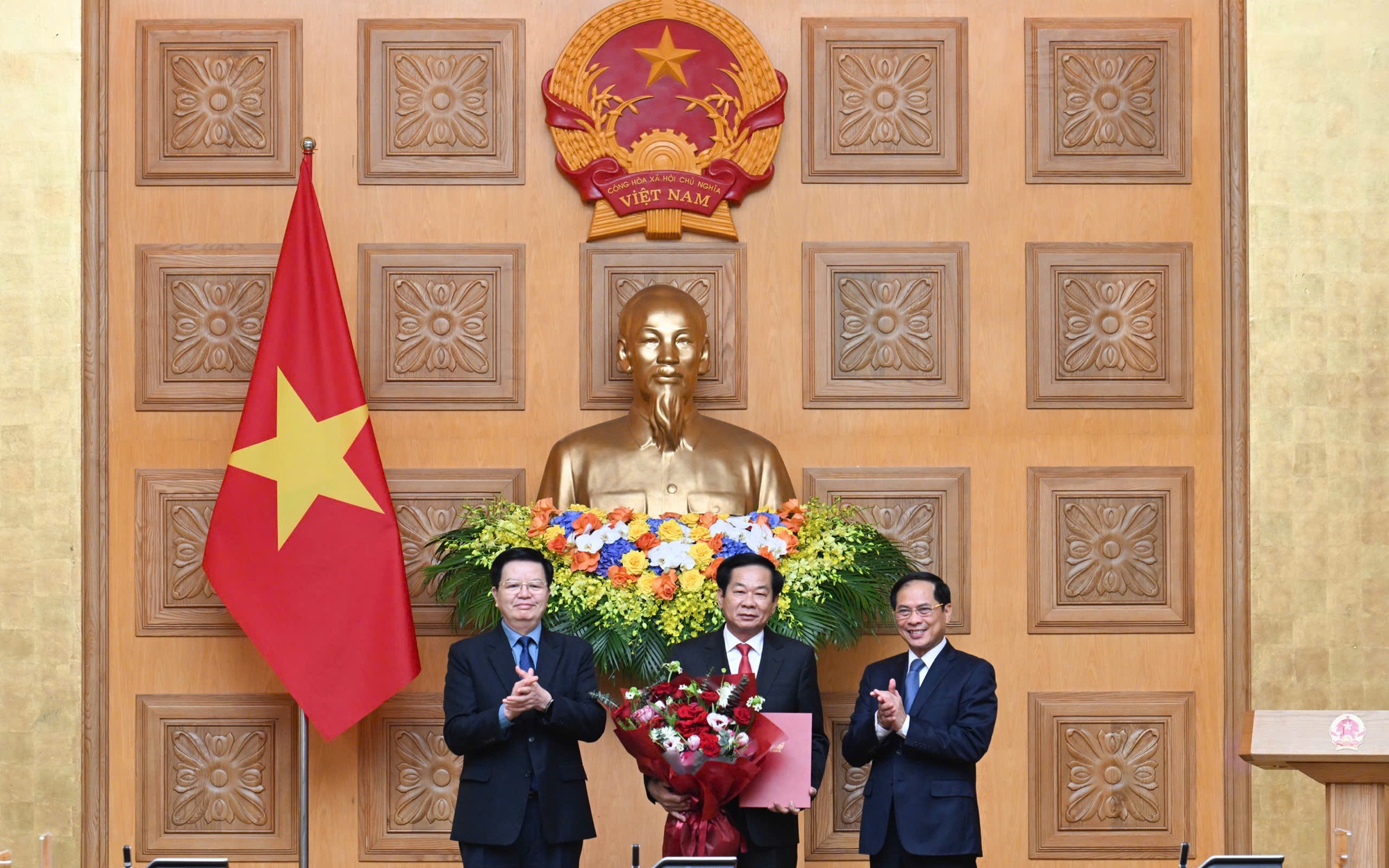 Trao Quyết định bổ nhiệm Thứ trưởng Thường trực Bộ Nội vụ