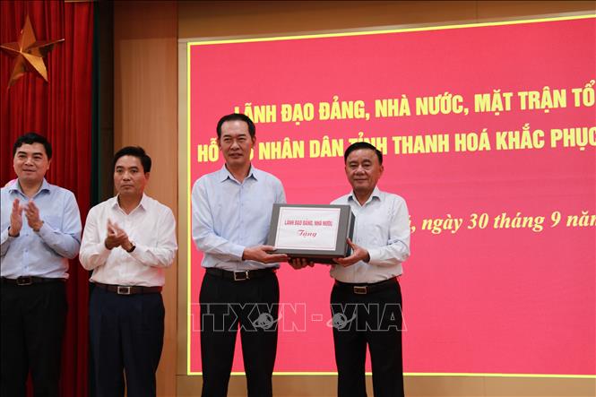 Đồng chí Trần Cẩm Tú thăm, hỗ trợ nhân dân tỉnh Thanh Hóa bị thiệt hại do cơn bão số 10- Ảnh 2.