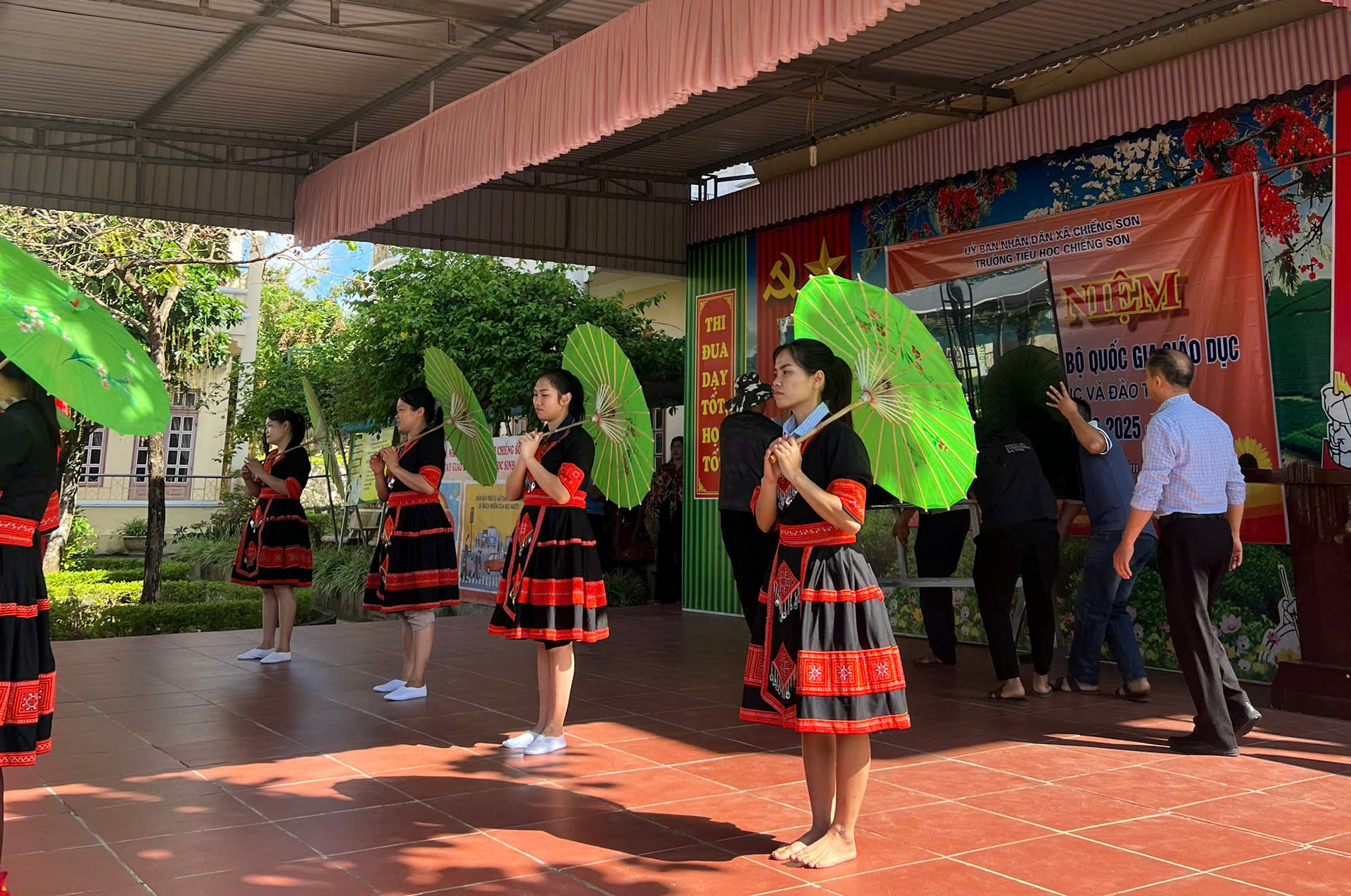 Trước thềm khai giảng: Rộn ràng muôn nơi- Ảnh 1. Trước thềm khai giảng: Rộn ràng muôn nơi- Ảnh 1.