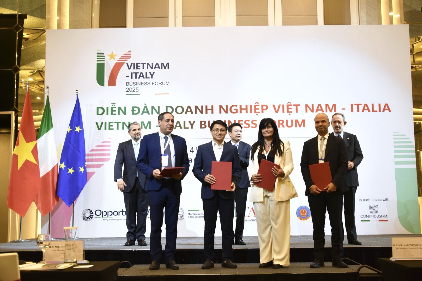 Diễn đàn doanh nghiệp Việt Nam - Italia 2025: Ký kết nhiều văn kiện, mở ra các hướng hợp tác mới- Ảnh 4. Diễn đàn doanh nghiệp Việt Nam - Italia 2025: Ký kết nhiều văn kiện, mở ra các hướng hợp tác mới- Ảnh 4.