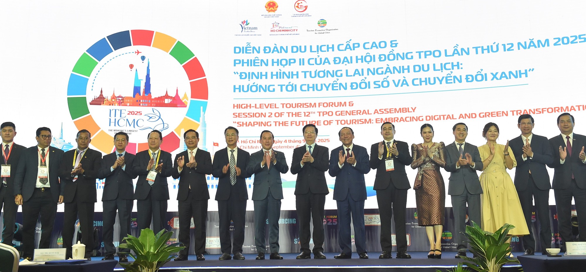 Chuyển đổi số và chuyển đổi xanh: 'Chìa khóa vàng' phát triển du lịch bền vững- Ảnh 4. Chuyển đổi số và chuyển đổi xanh: 'Chìa khóa vàng' phát triển du lịch bền vững- Ảnh 4.