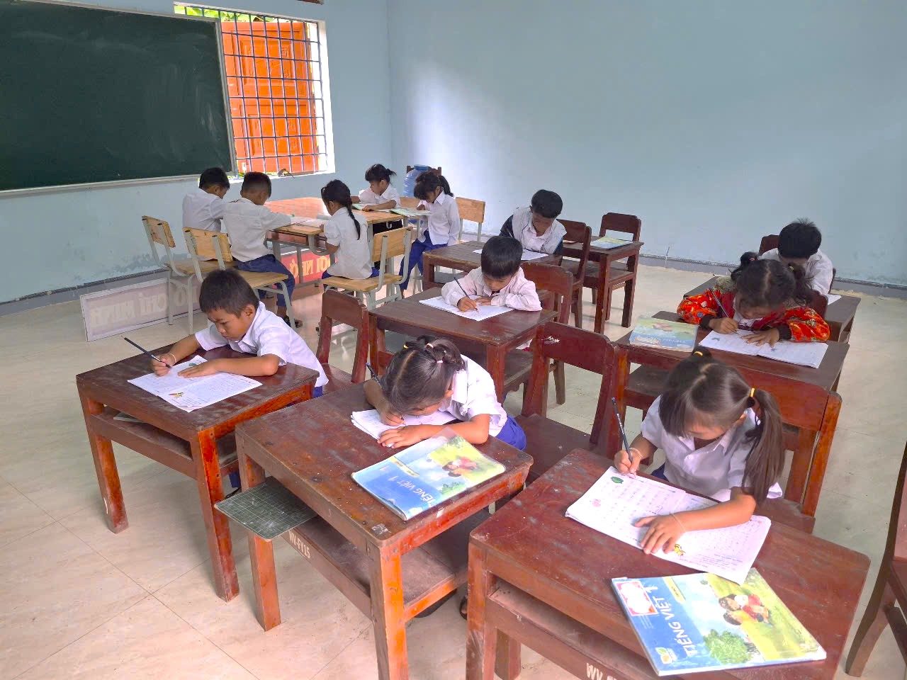 Thầy trò vùng cao Quảng Trị vượt khó khăn, sẵn sàng cho năm học mới- Ảnh 1. Thầy trò vùng cao Quảng Trị vượt khó khăn, sẵn sàng cho năm học mới- Ảnh 1.