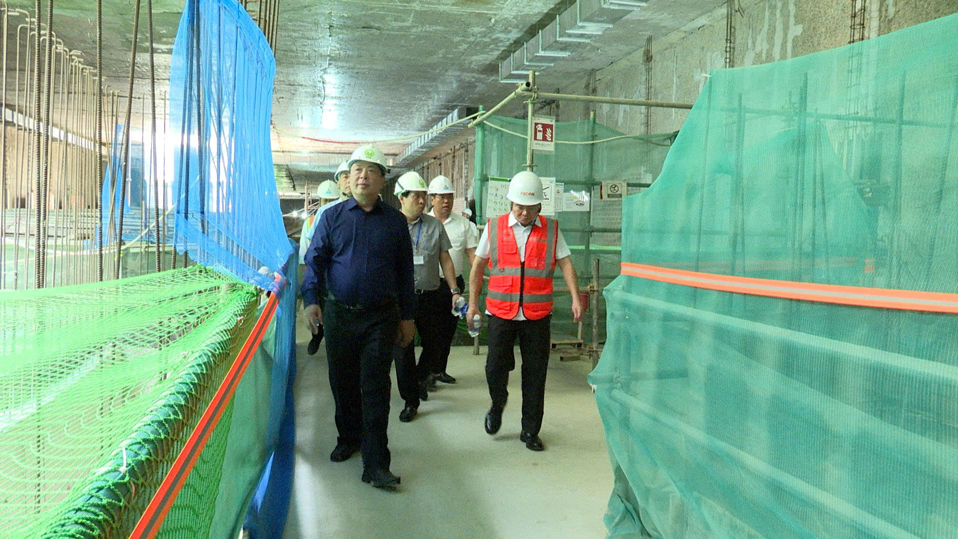 Bộ trưởng Xây dựng kiểm tra ga ngầm tuyến metro Nhổn – ga Hà Nội, yêu cầu đẩy nhanh tiến độ- Ảnh 1.