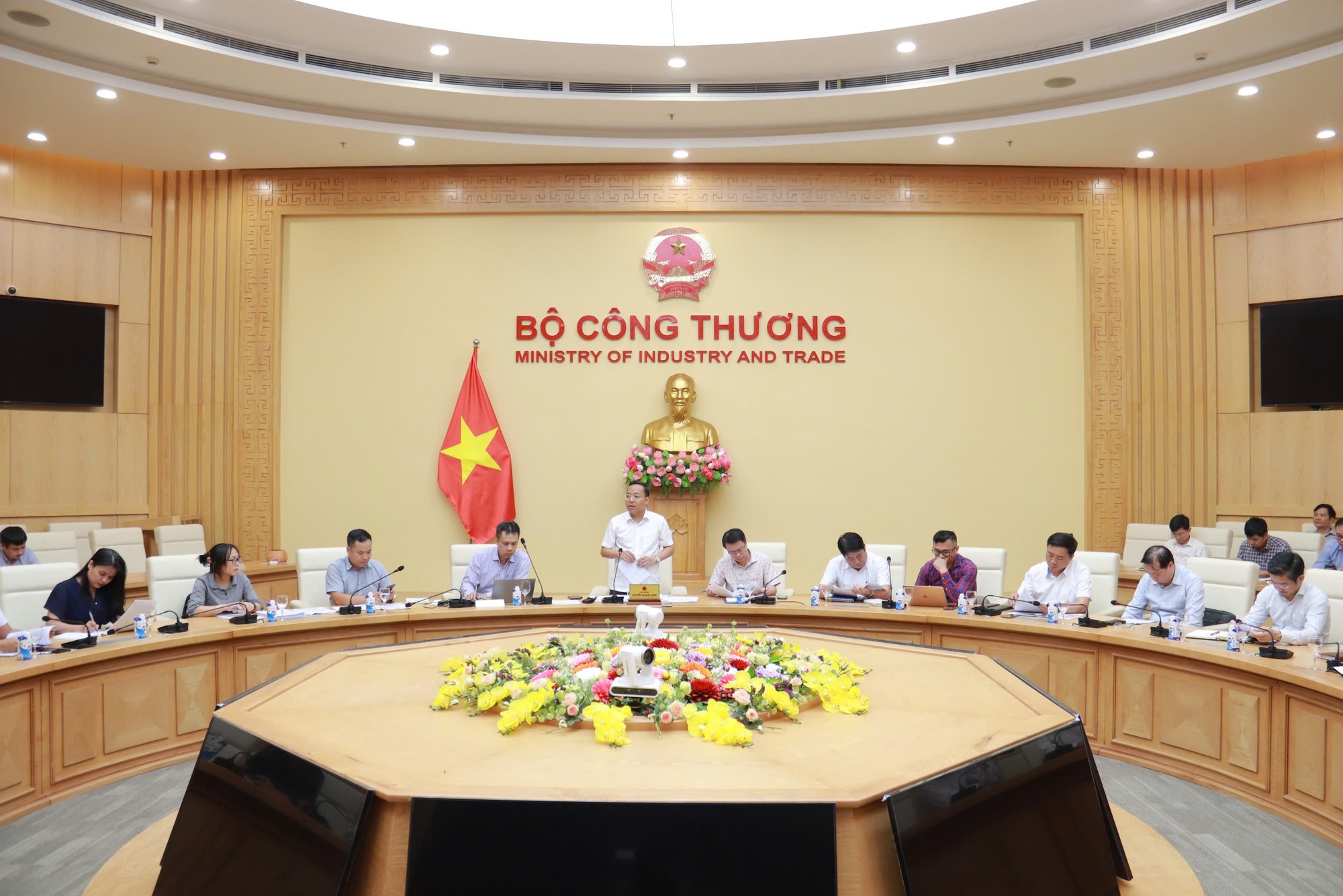 Ngành công thương triển khai Nghị quyết 70-NQ/TW: Quyết tâm mới cho an ninh năng lượng quốc gia- Ảnh 2. Ngành công thương triển khai Nghị quyết 70-NQ/TW: Quyết tâm mới cho an ninh năng lượng quốc gia- Ảnh 2.