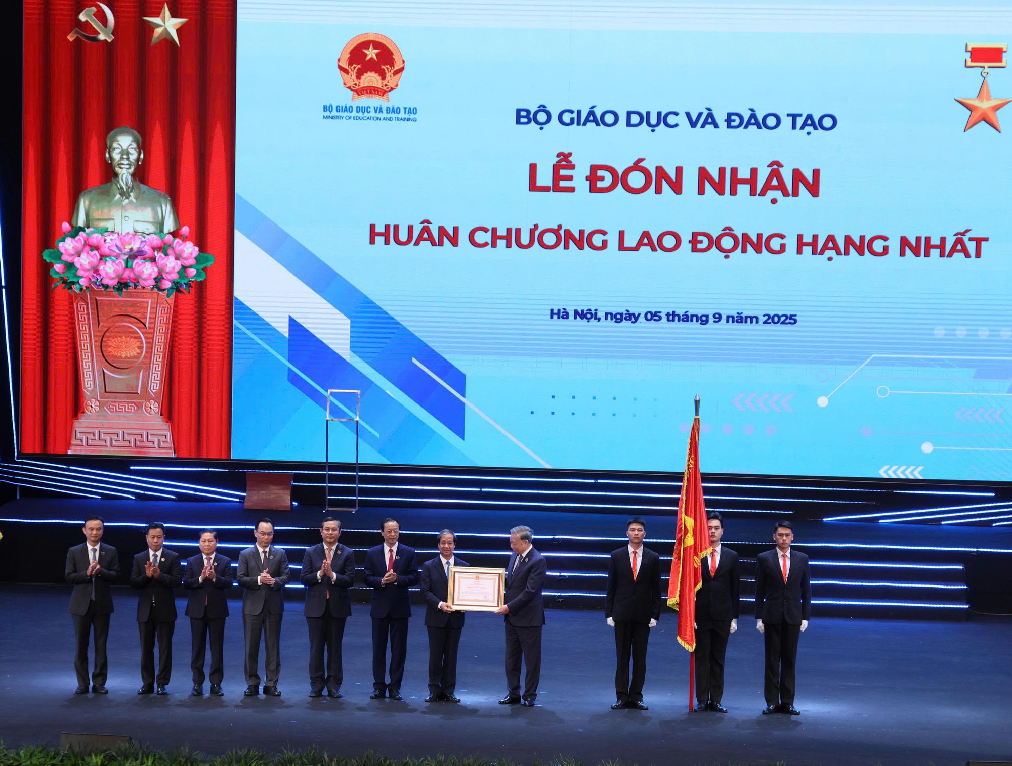 TỔNG THUẬT: Lễ khai giảng đặc biệt của 1,6 triệu thầy, cô và gần 26 triệu học sinh, sinh viên- Ảnh 12.