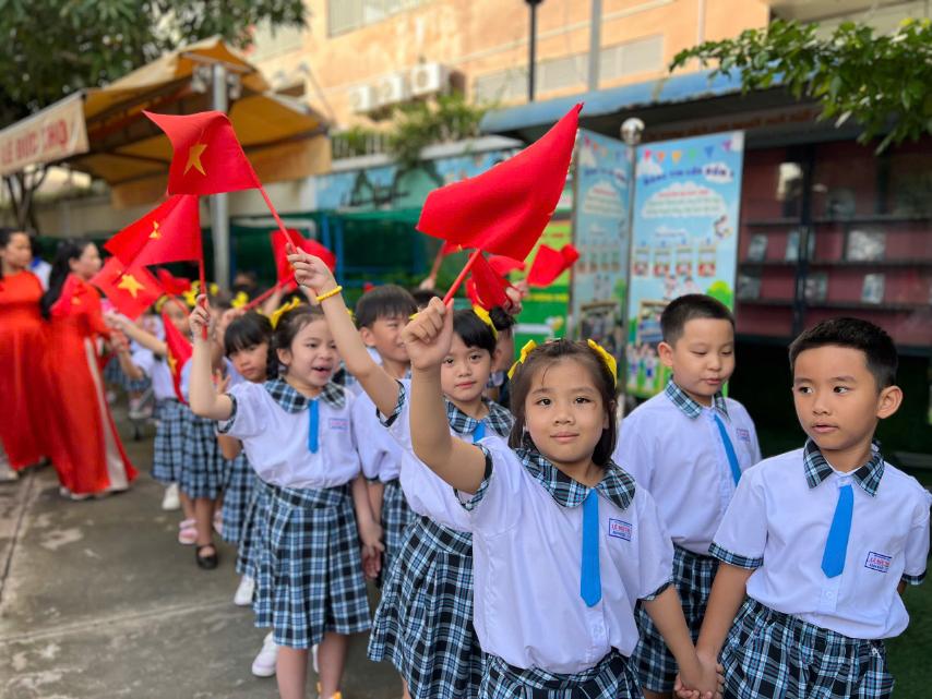 Chùm ảnh: Tưng bừng lễ khai giảng năm học mới 2025-2026 trên cả nước- Ảnh 13.